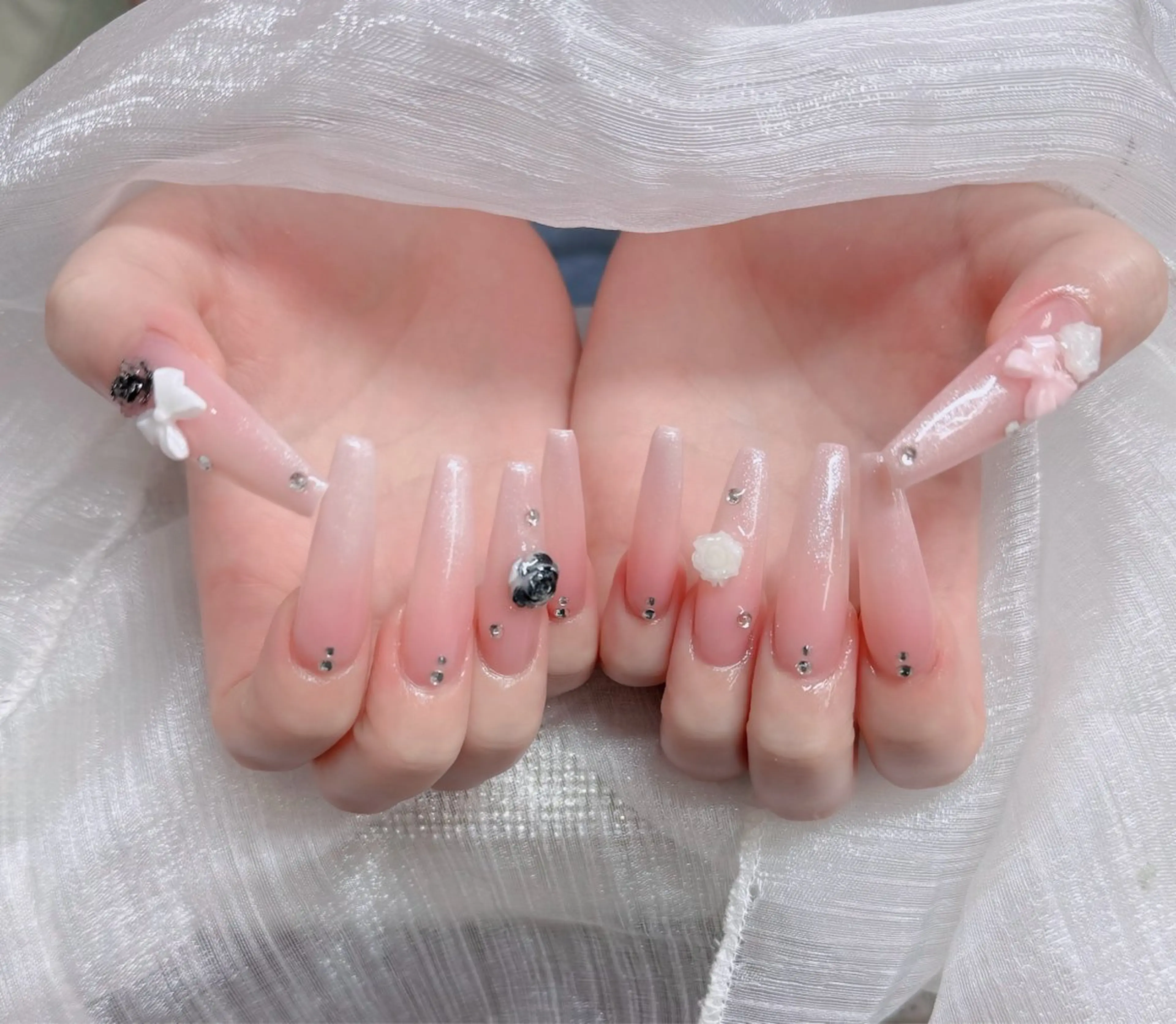 ネイル オーロラネイル フレンチネイル ジェルネイル ハロウィン キラキラネイル ハンドネイル H.baby Nail Salonのネイルデザイン