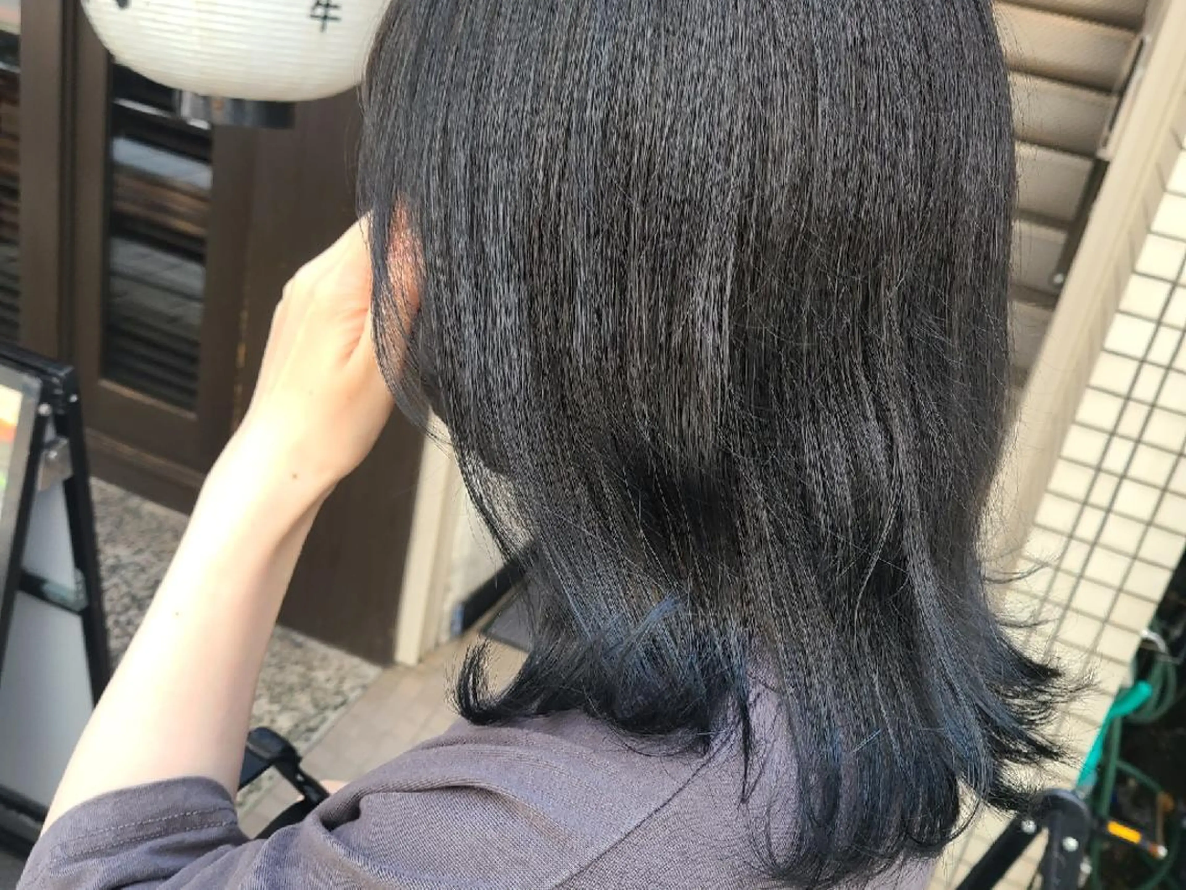 ミディアム カラー 黒髪 ブルーカラー ブルーブラック デザインカラー 西田 理沙のヘアスタイル