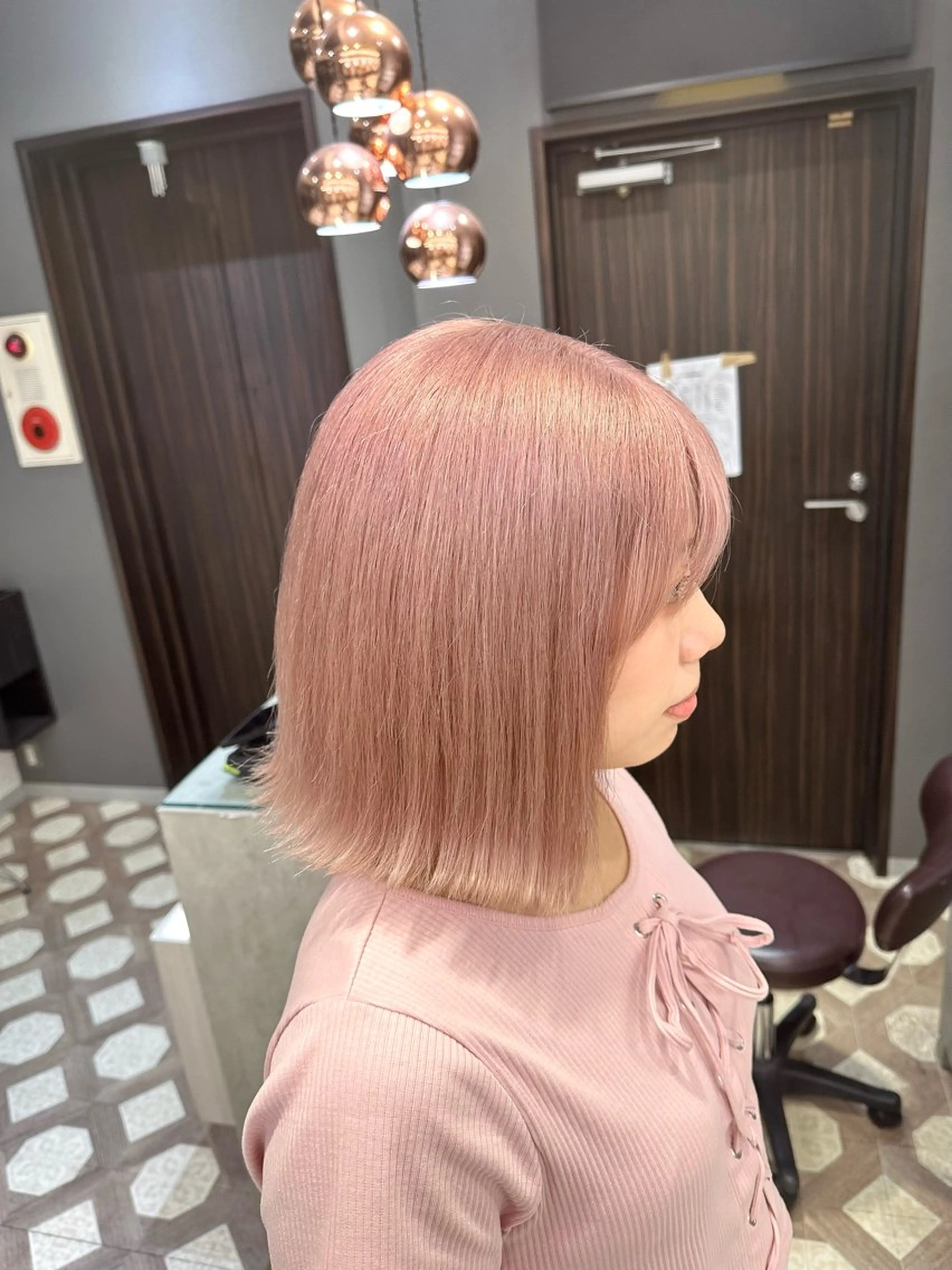 ショート カラー ヘアカラー バレイヤージュ/ ミルクティーベージュのヘアスタイル