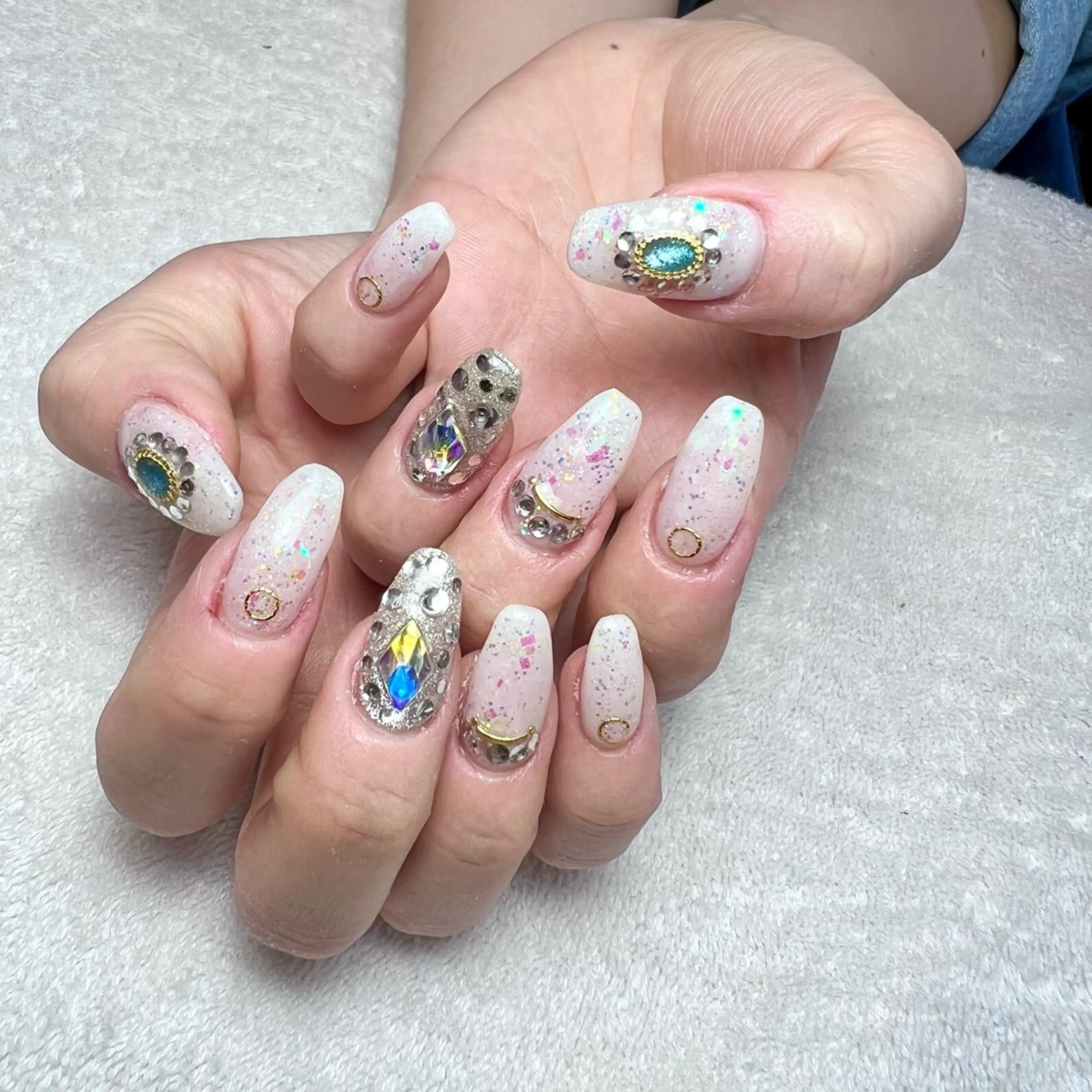 ネイル キラキラネイル 夏ネイル ハンドネイル COCO+所属・COCO +のエステ・リラクイメージ
