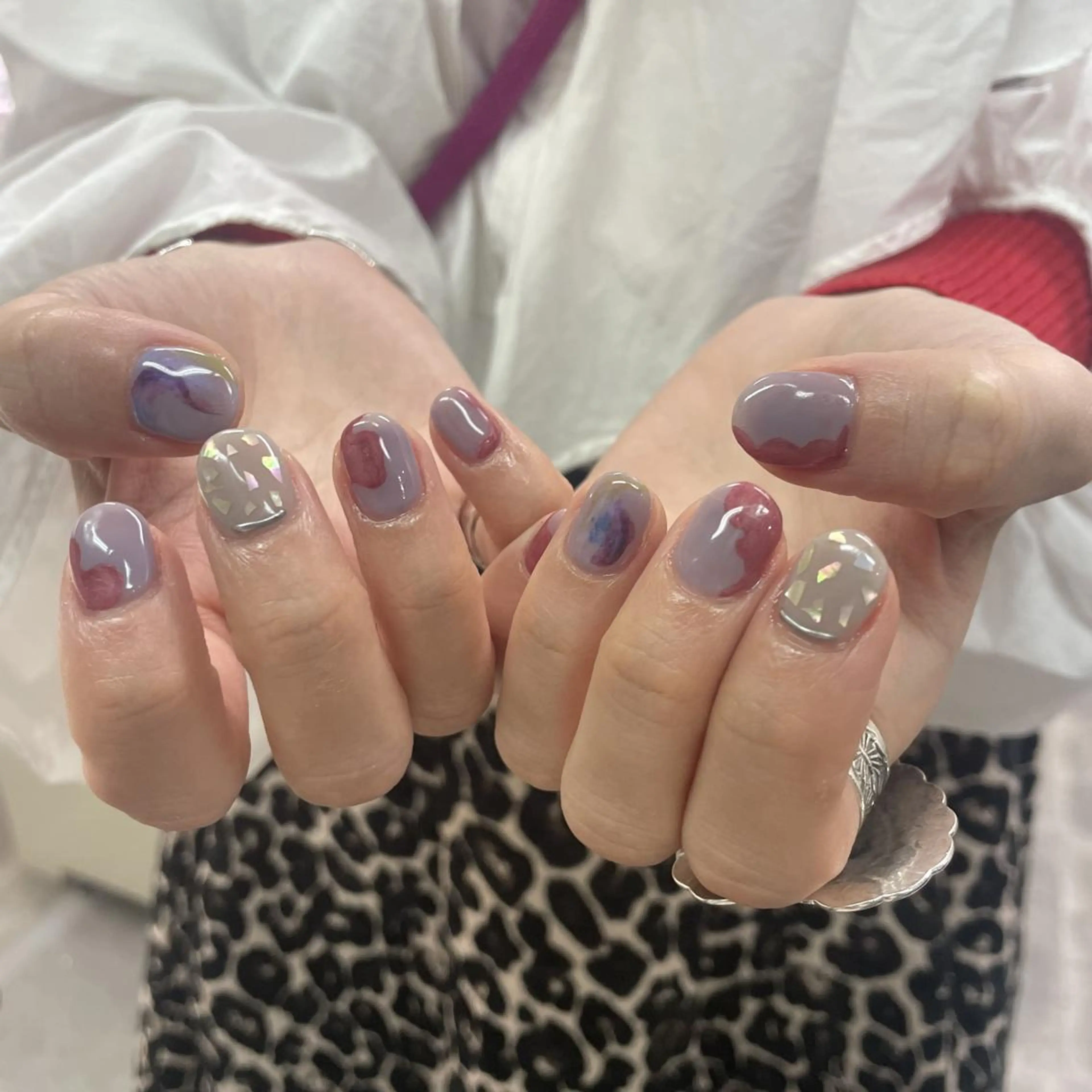 ネイル アートネイル べっ甲ネイル ジェルネイル グリーン キラキラネイル nailstudio eviz新宿店のネイルデザイン