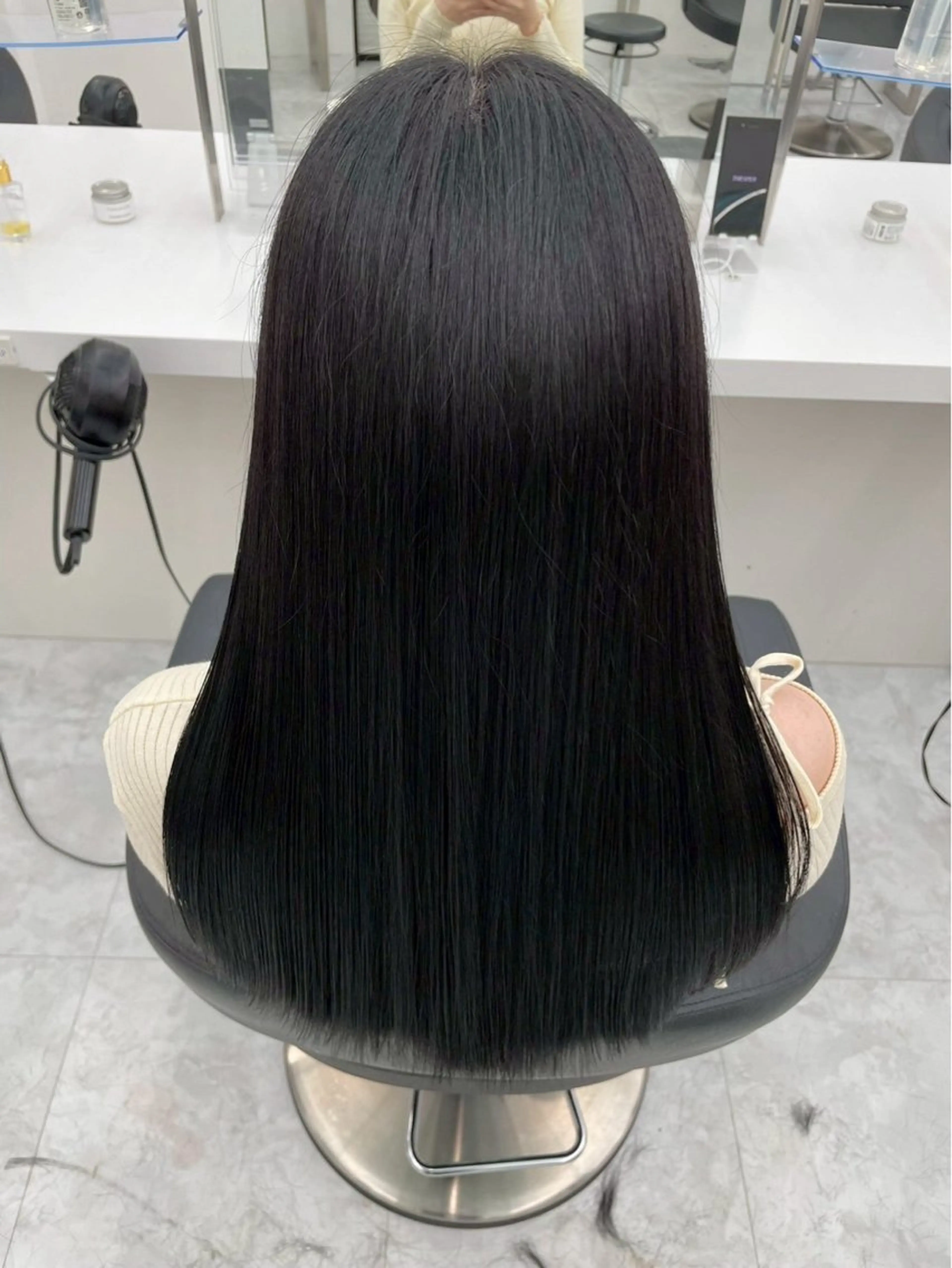 セミロング 🌛ハイトーン/ パーマ/MANA🩶のヘアスタイル