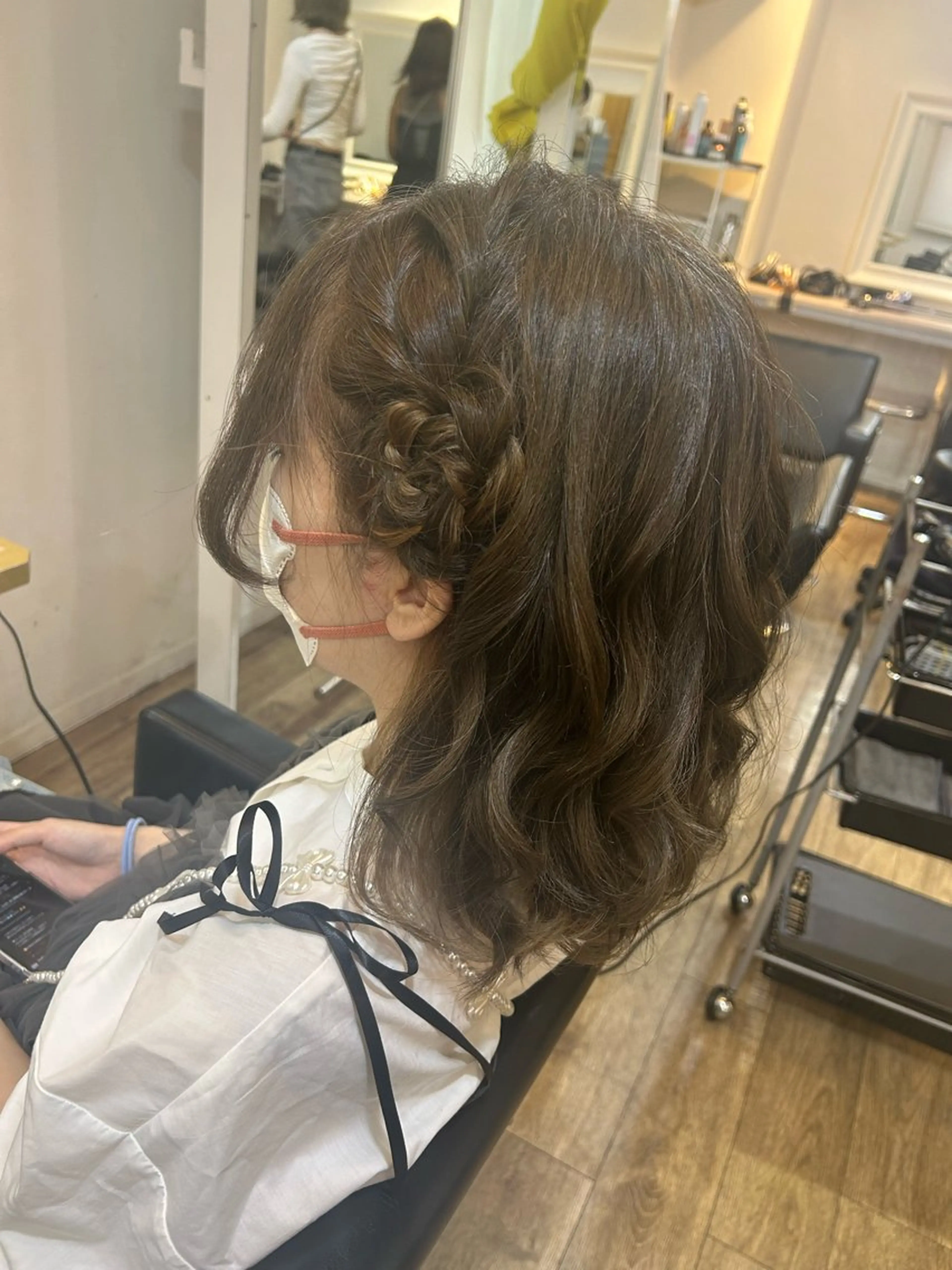 ミディアム ヘアアレンジ ボブ くびれヘア 顔周りカット 韓国風ヘア レイヤーカット ブリーチなしベージュ /ヘアセット/ミユのヘアスタイル