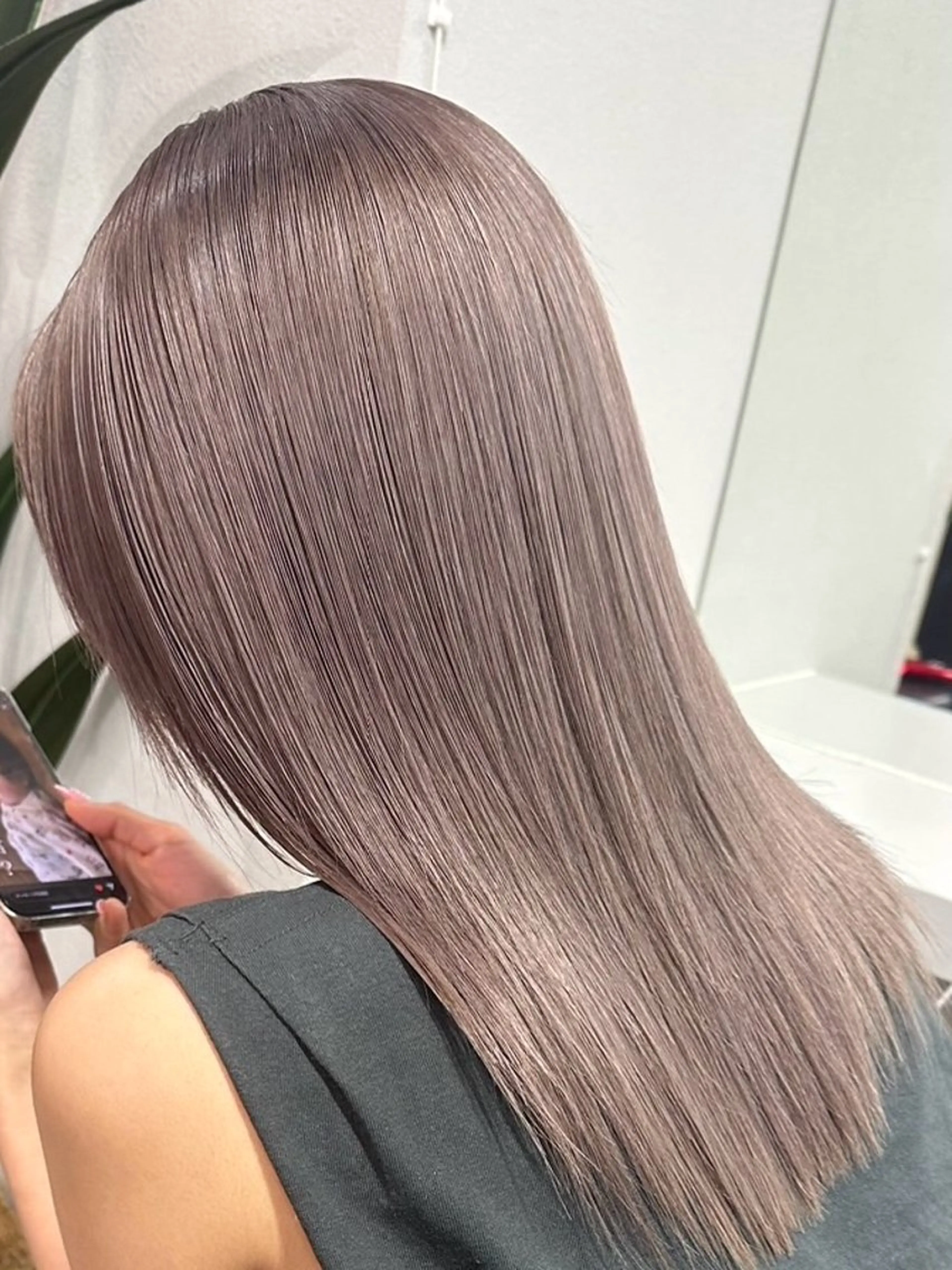 ミディアム カラー トリートメント ヘアカラー トリートメント ハイトーン/艶カラー 𝐧𝐨𝐚のヘアスタイル