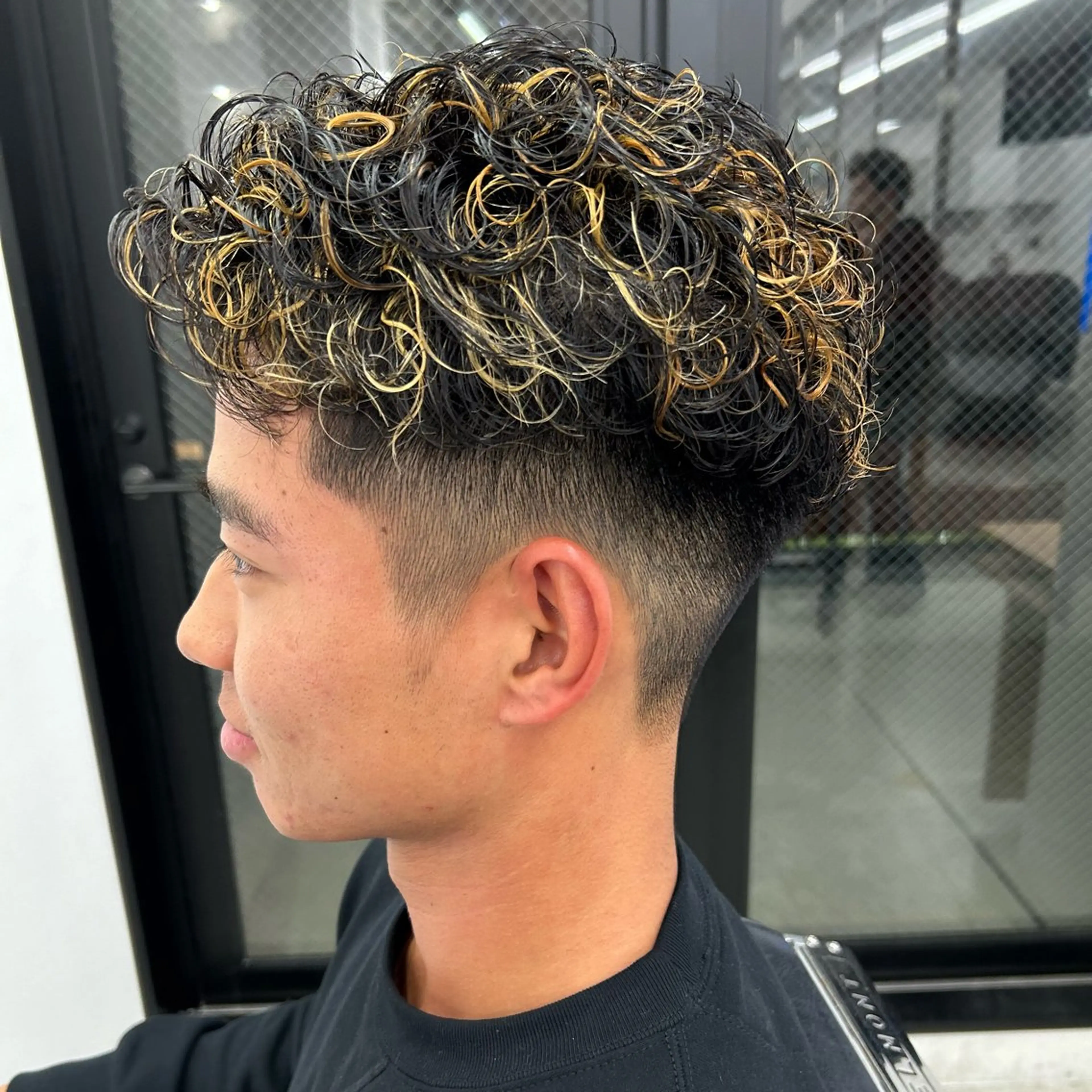 カラー パーマ メンズ カット ヘアカラー パーマ 安達 脩人のヘアスタイル