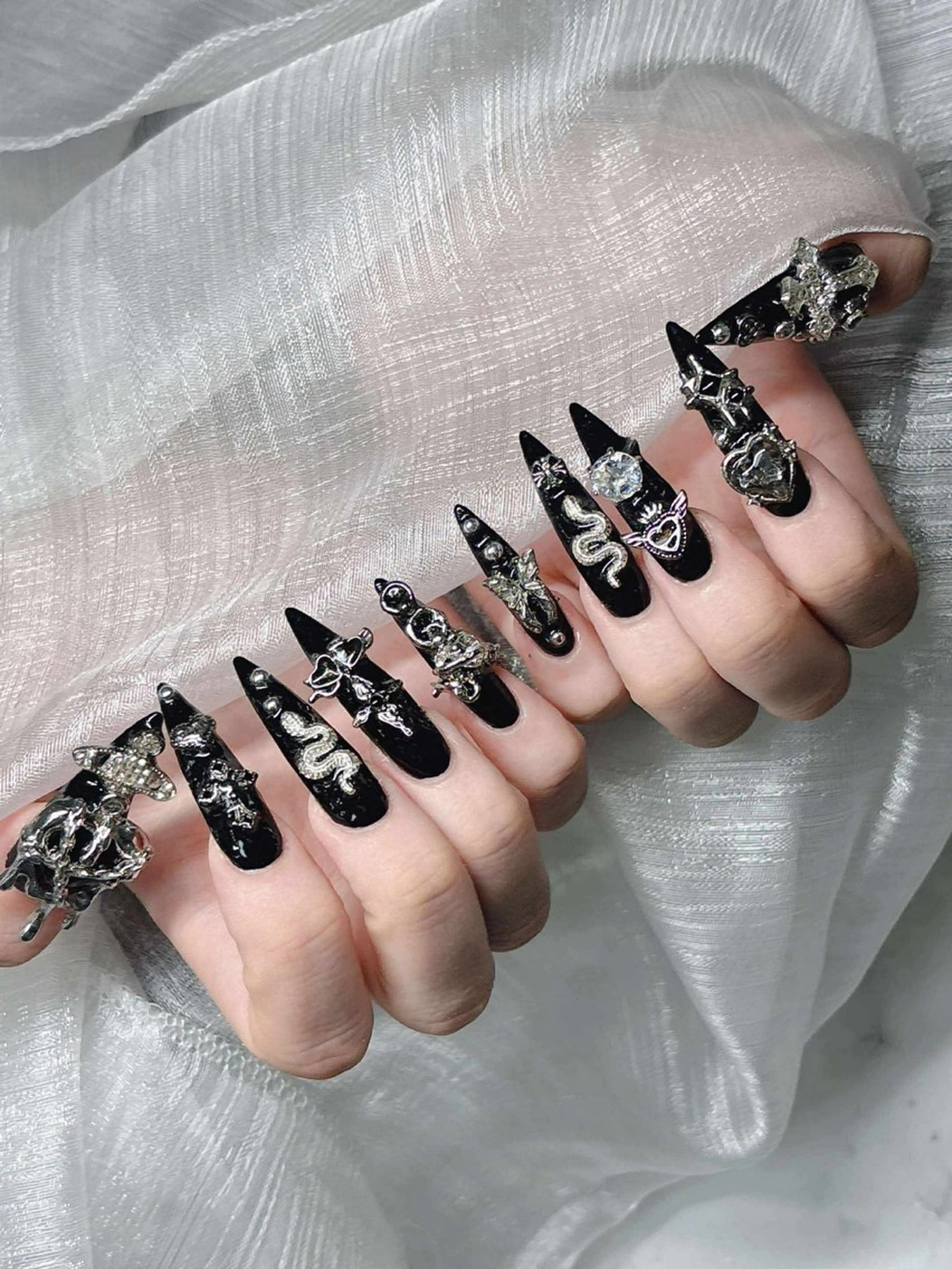 ネイル 長さ出し グラデーション 卒業式 キラキラネイル マグネットネイル ハンドネイル Lee Nailsのネイルデザイン