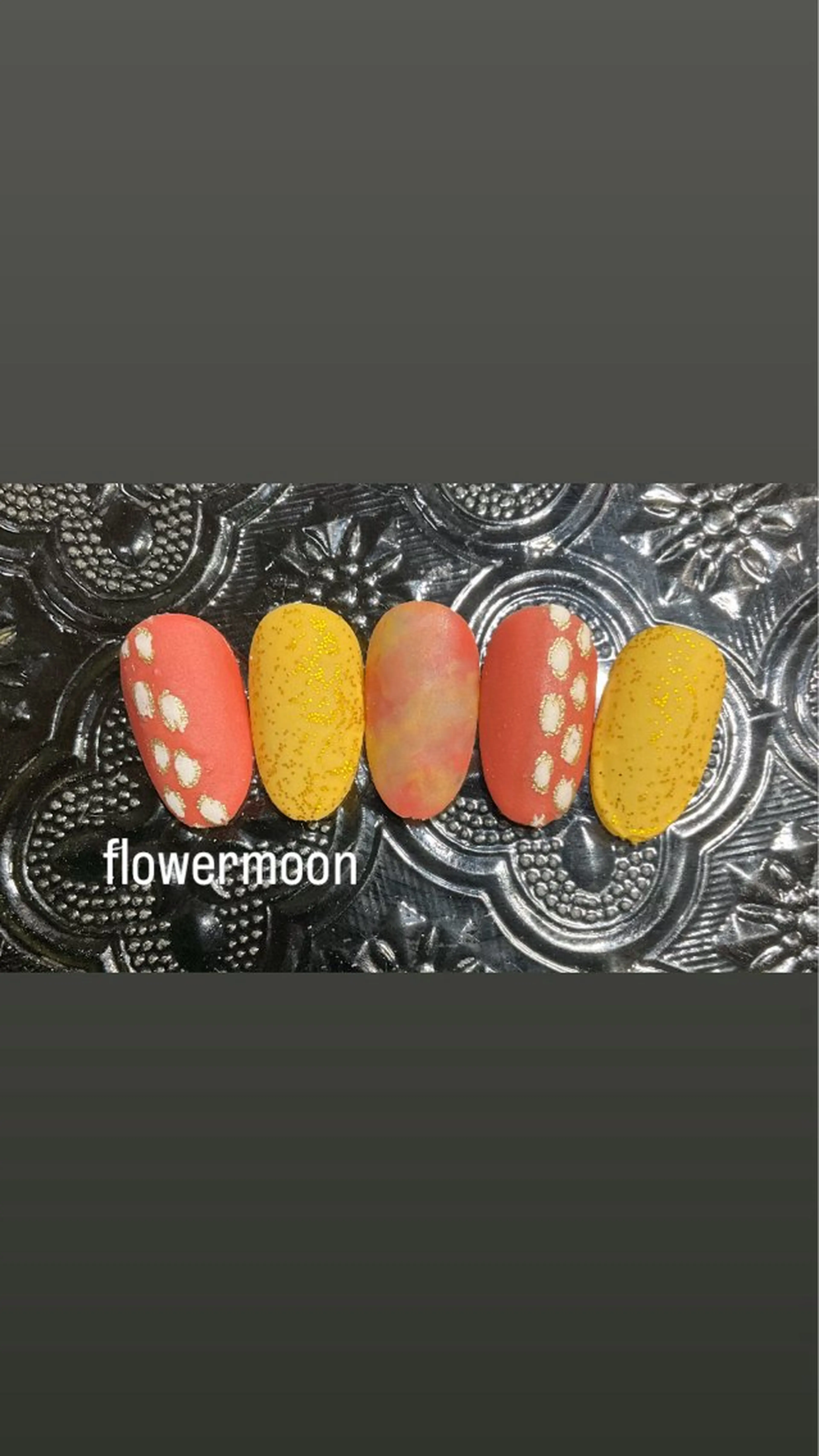 ネイル シンプルネイル ネイルチップ ハンドネイル ハンドケア フラワー ムーンのネイルデザイン