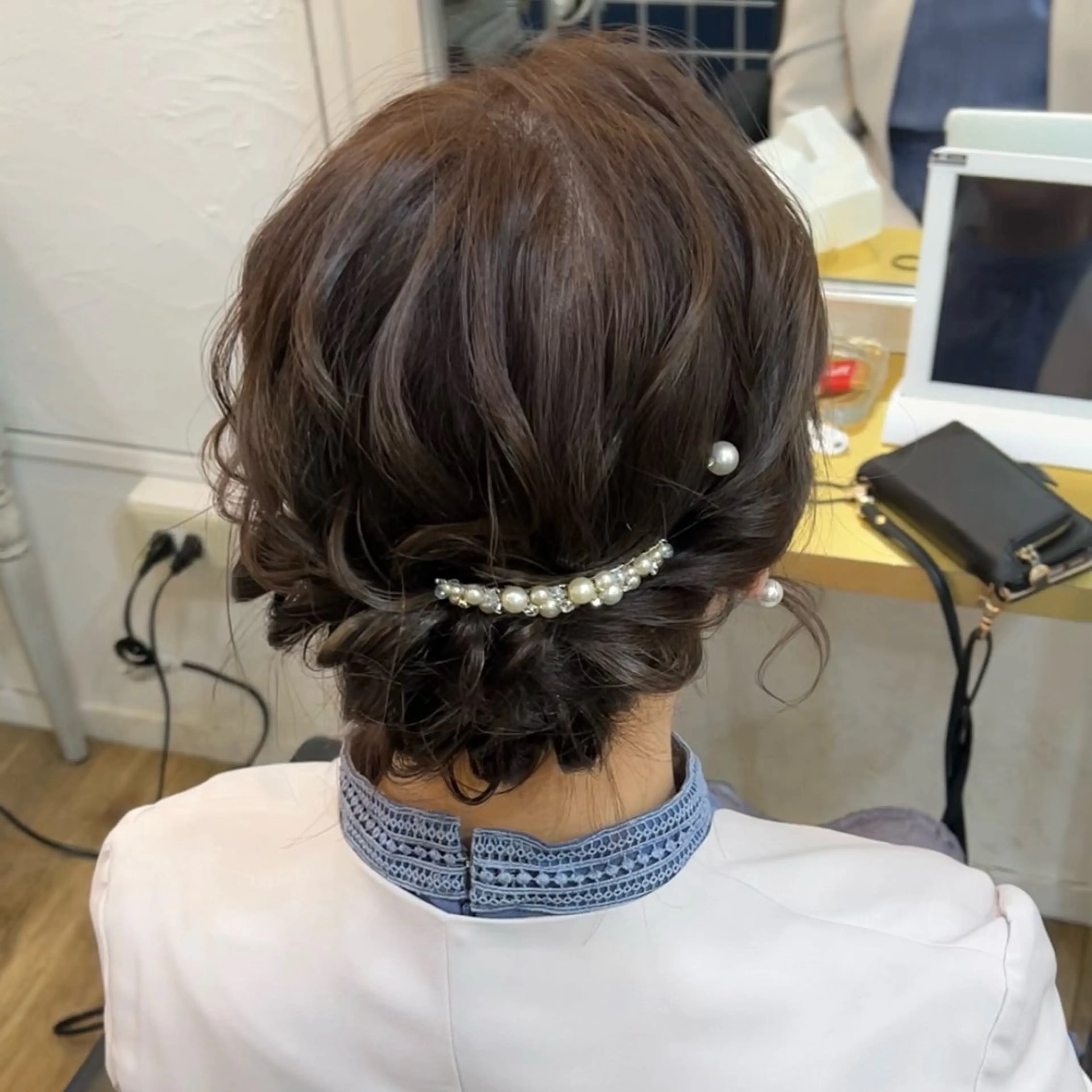 ショート ヘアアレンジ 結婚式・ブライダル ボブ くびれヘア 顔周りカット 髪質改善 ヘアセット ブリーチなしベージュ /ヘアセット/ミユのヘアスタイル