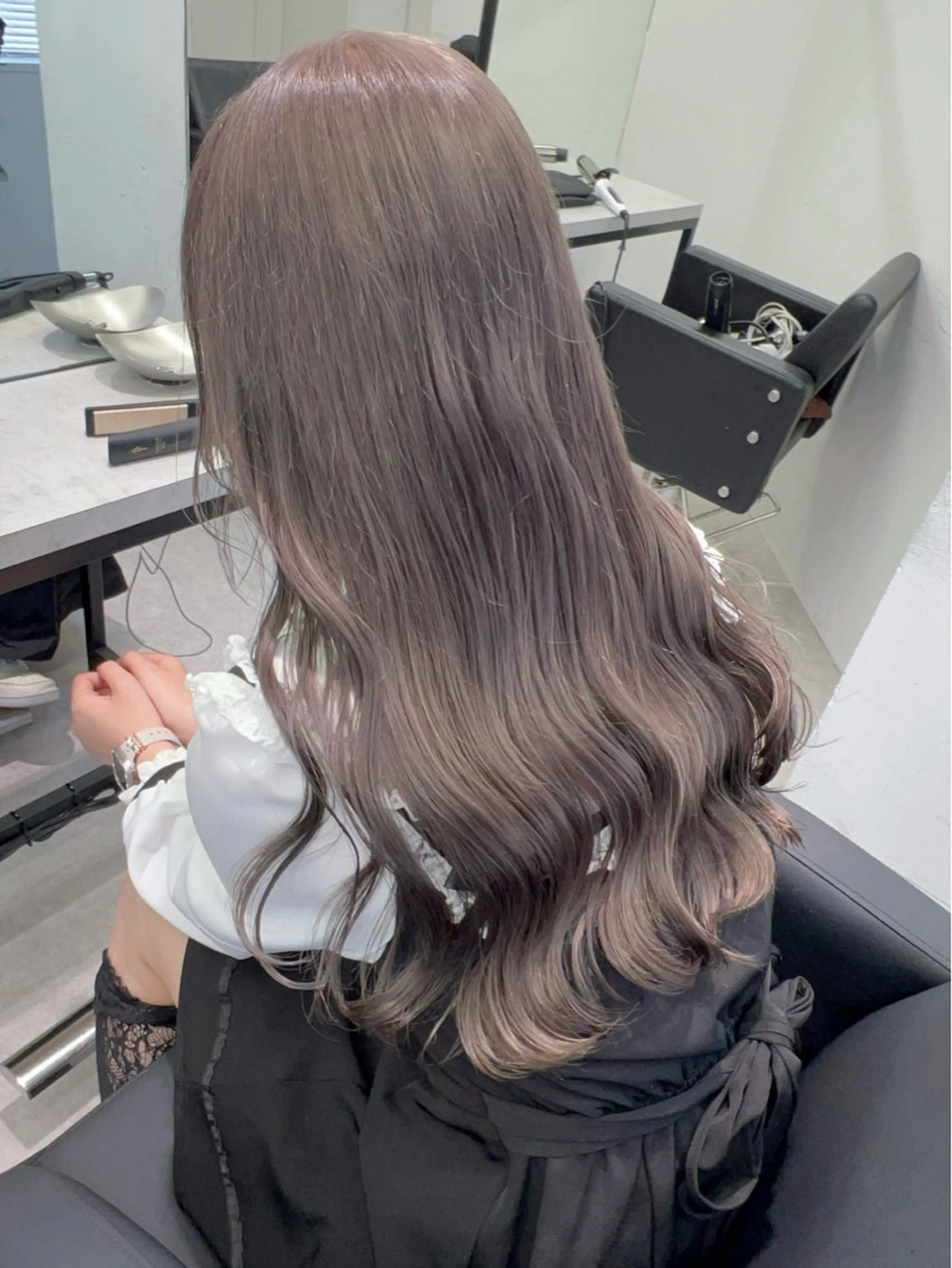 ロング カラー ベージュカラー ブリーチ グレージュ ヘアカラー トリートメント PELE SAKAE airiのヘアスタイル