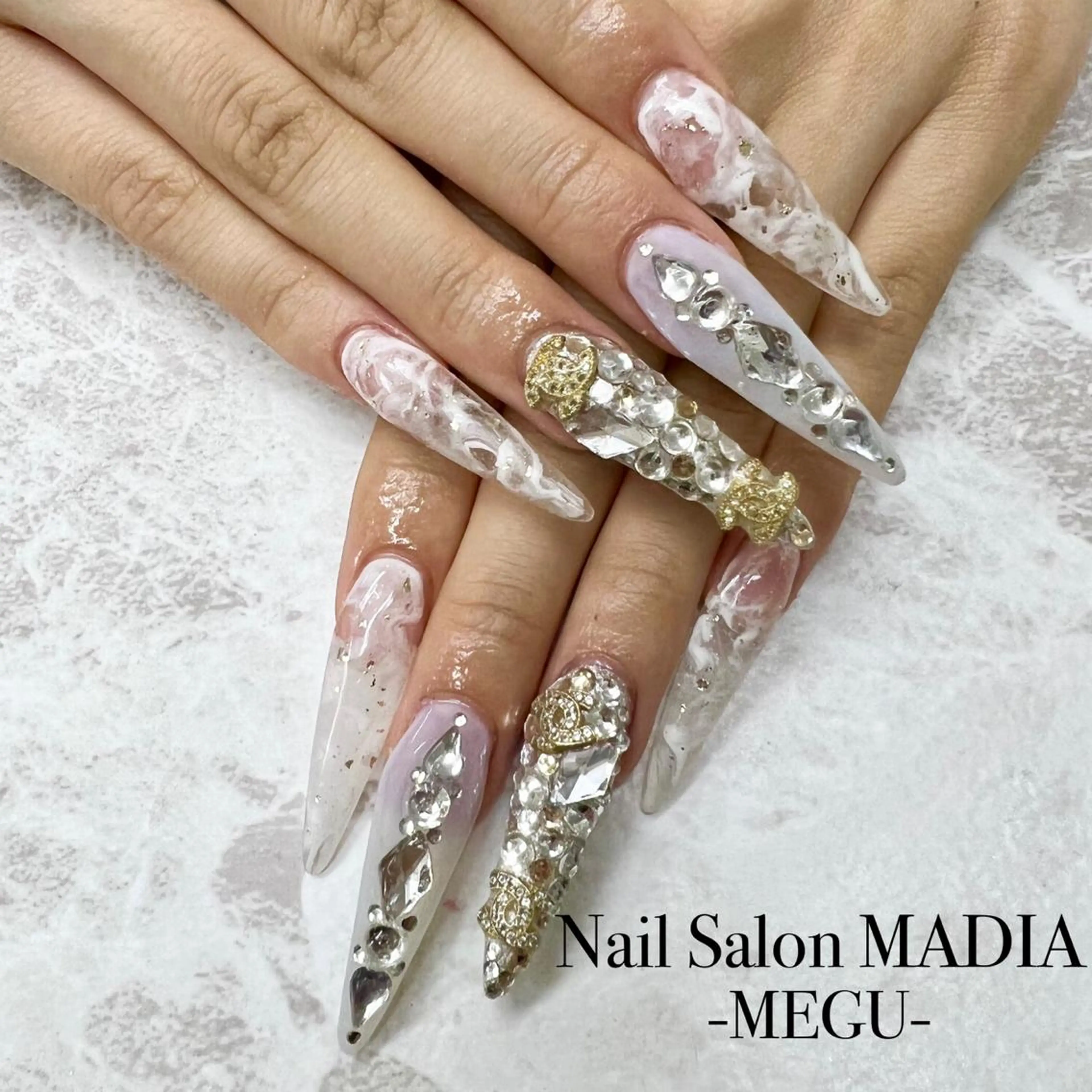 ネイル MADIA藤沢所属・MADIA MEGUのネイルデザイン