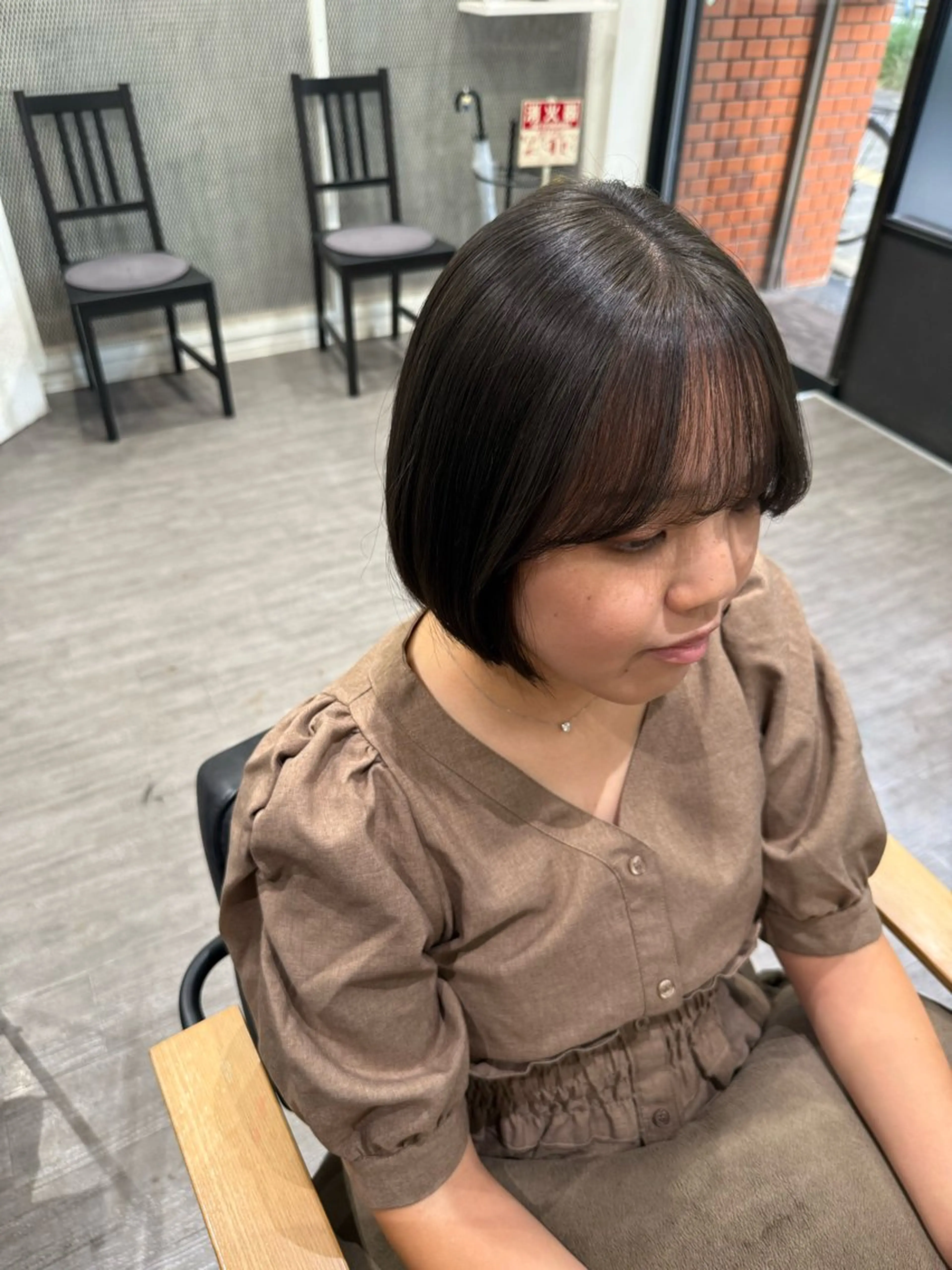 ミディアム カラー ブリーチ グレージュ カット ヘアカラー トリートメント 上田 紗也のヘアスタイル