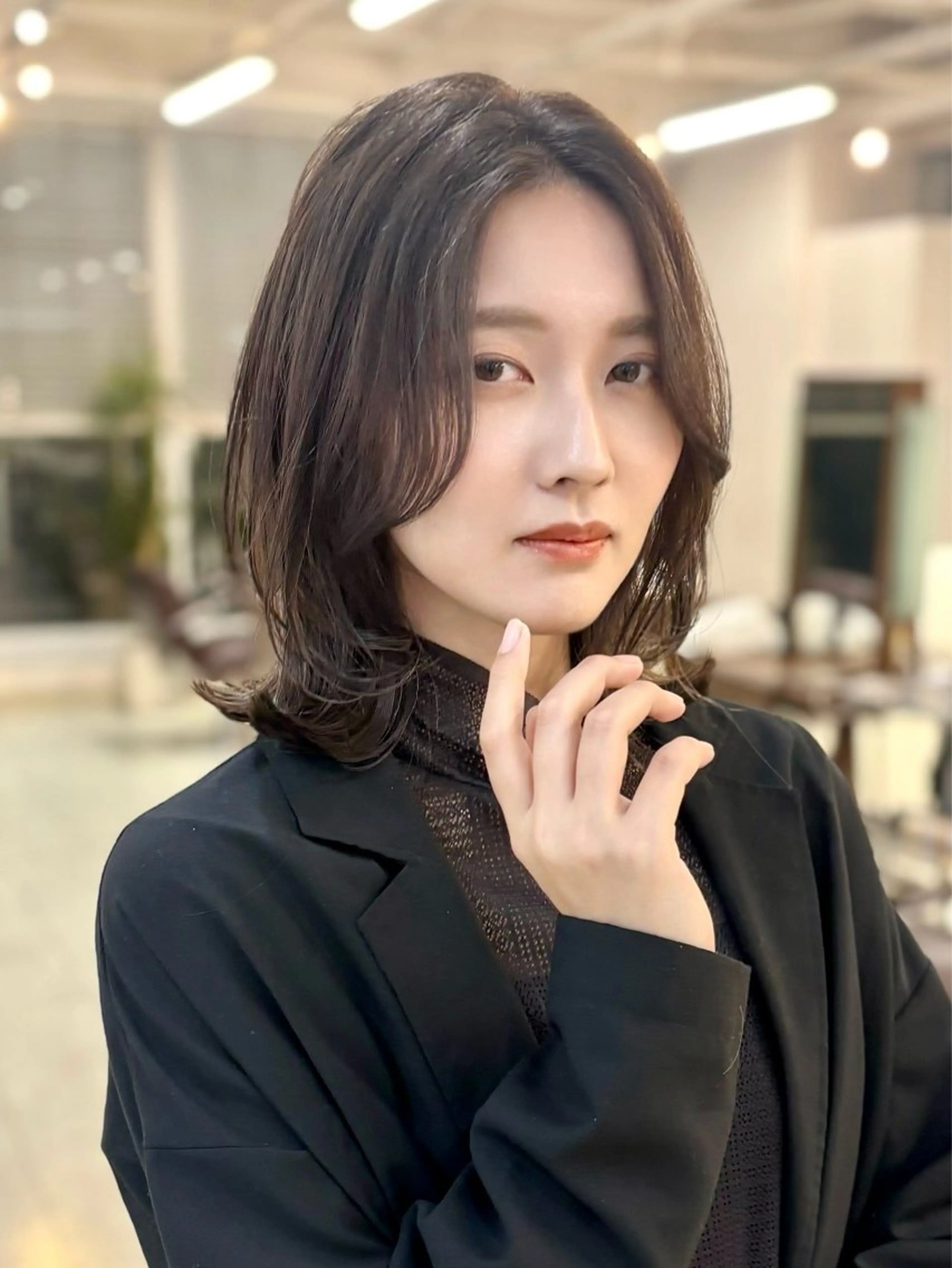 ミディアム 似合わせカット・透明 感カラー👑縮毛矯正のヘアスタイル