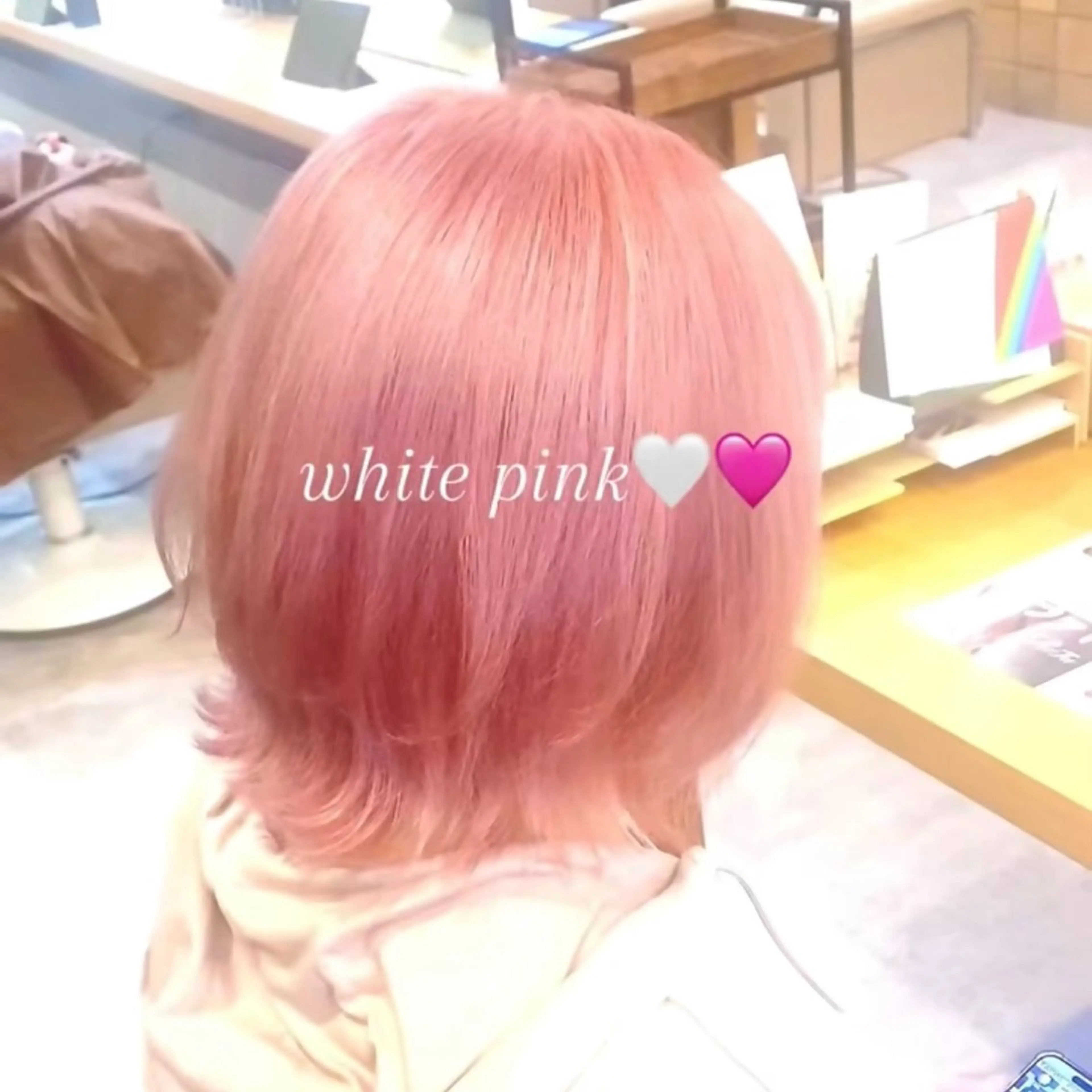 ミディアム カラー ベージュカラー ブリーチ ブラウンカラー ハイトーンカラー ピンクカラー カット ヘアカラー 久貝 帆風のヘアスタイル