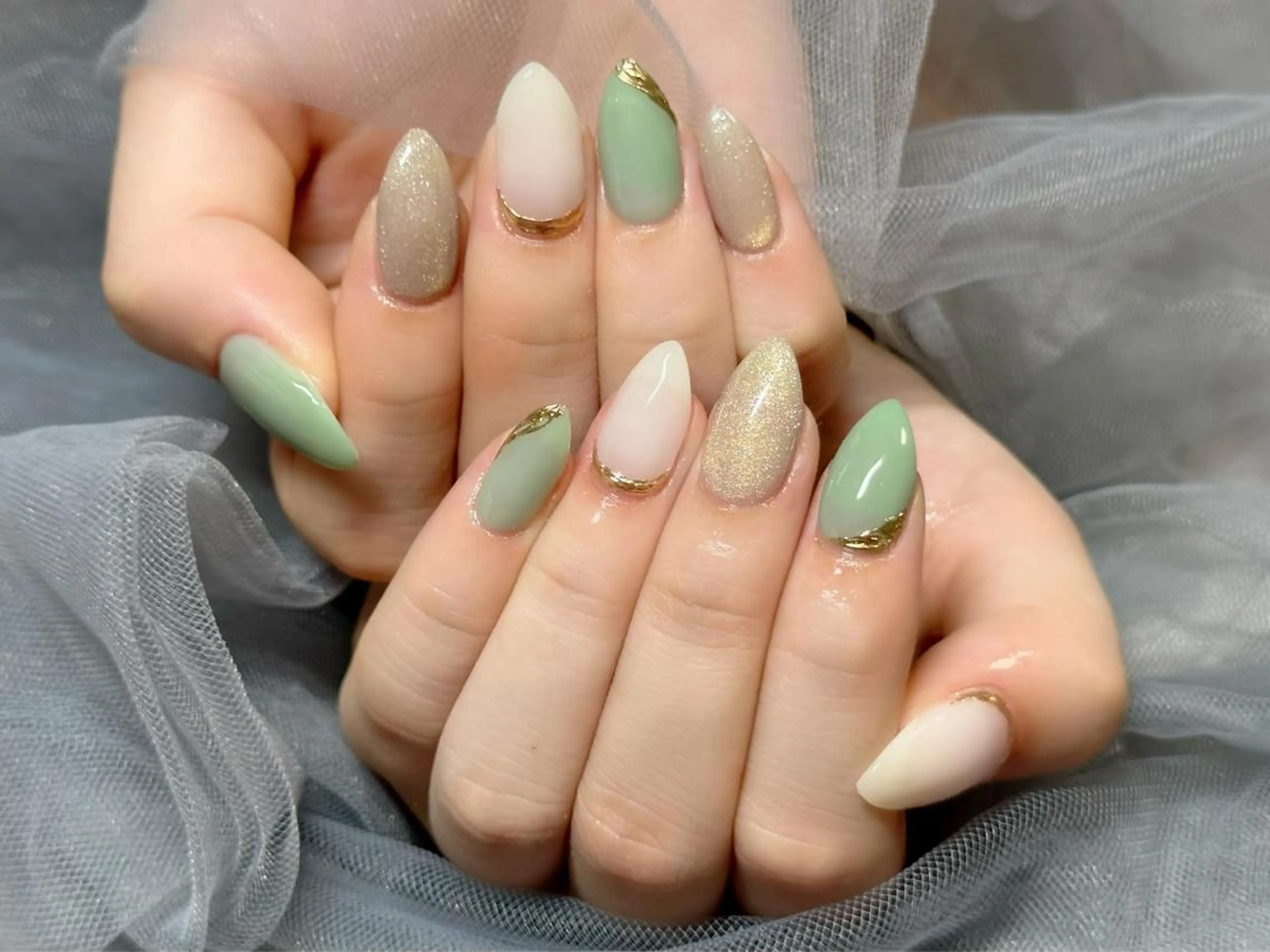 ネイル グリーン ニュアンスネイル ホワイト ハンドネイル KURELLY所属・Nail Salon KURELLYのネイルデザイン