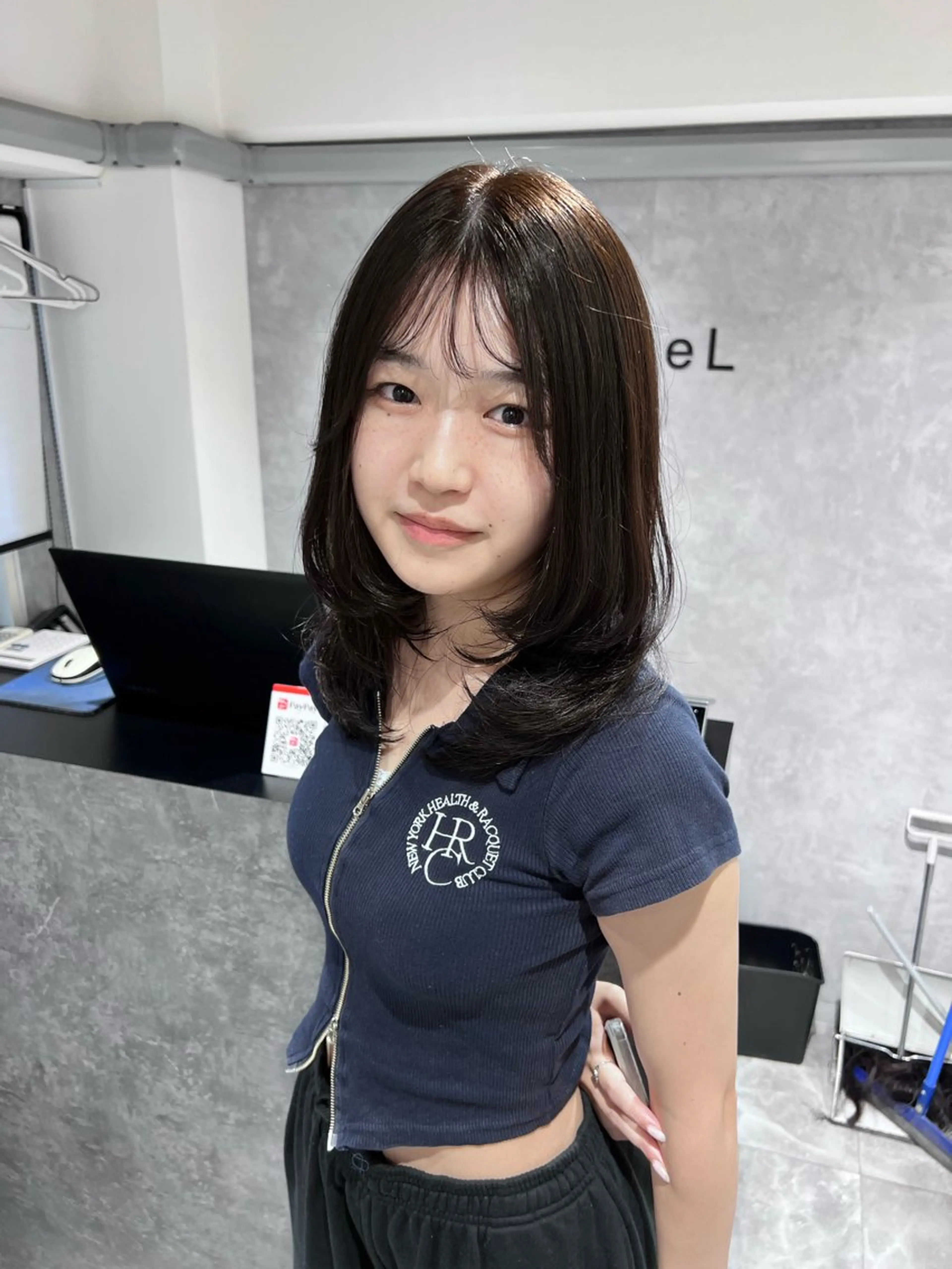 ミディアム カラー ハイレイヤー レイヤーカット カット ヘアカラー TOMONA👑 透明感カラーレイヤーのヘアスタイル