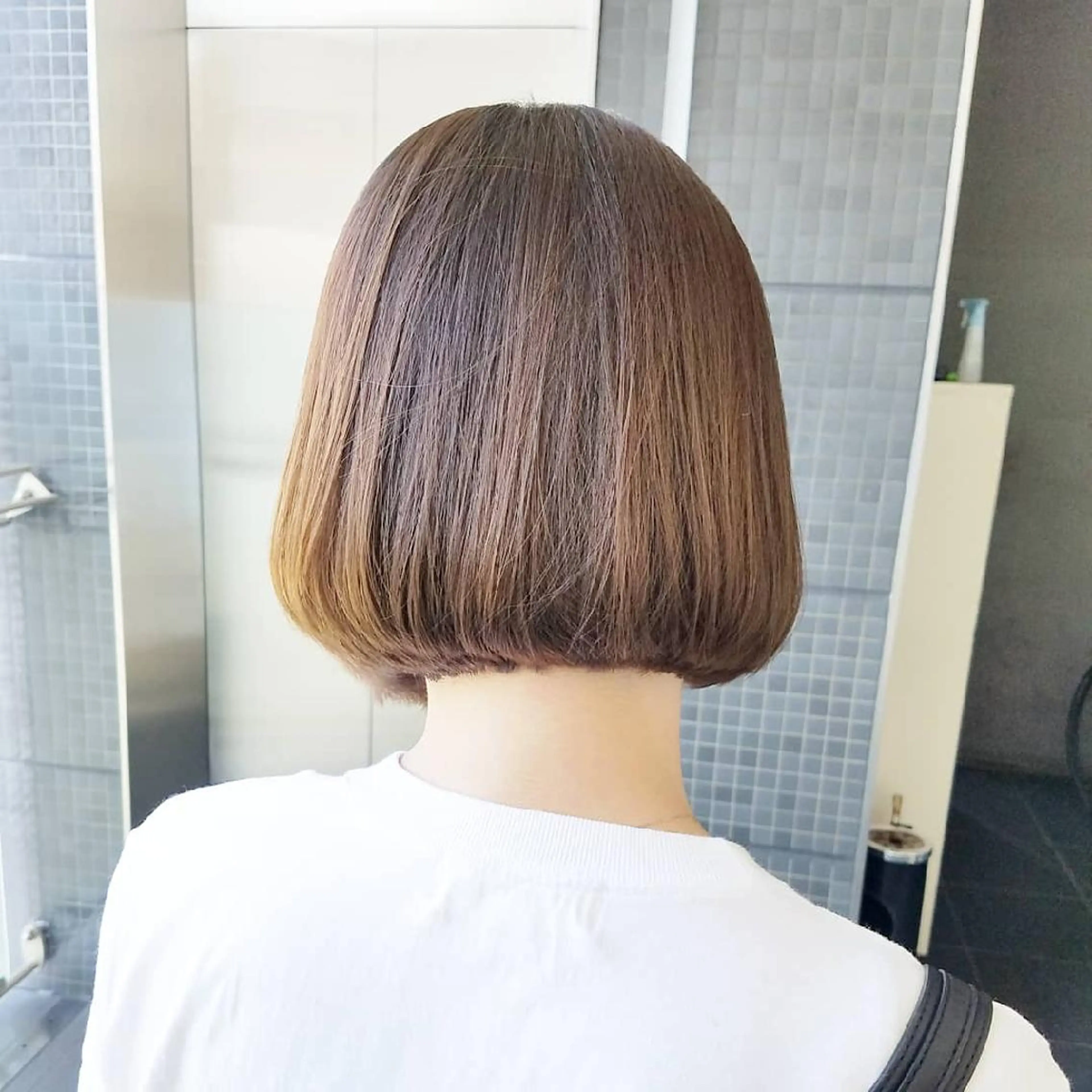 ショート カラー ボブ iplus✴ まつげ、眉毛、耳つぼのマツエク・マツパデザイン