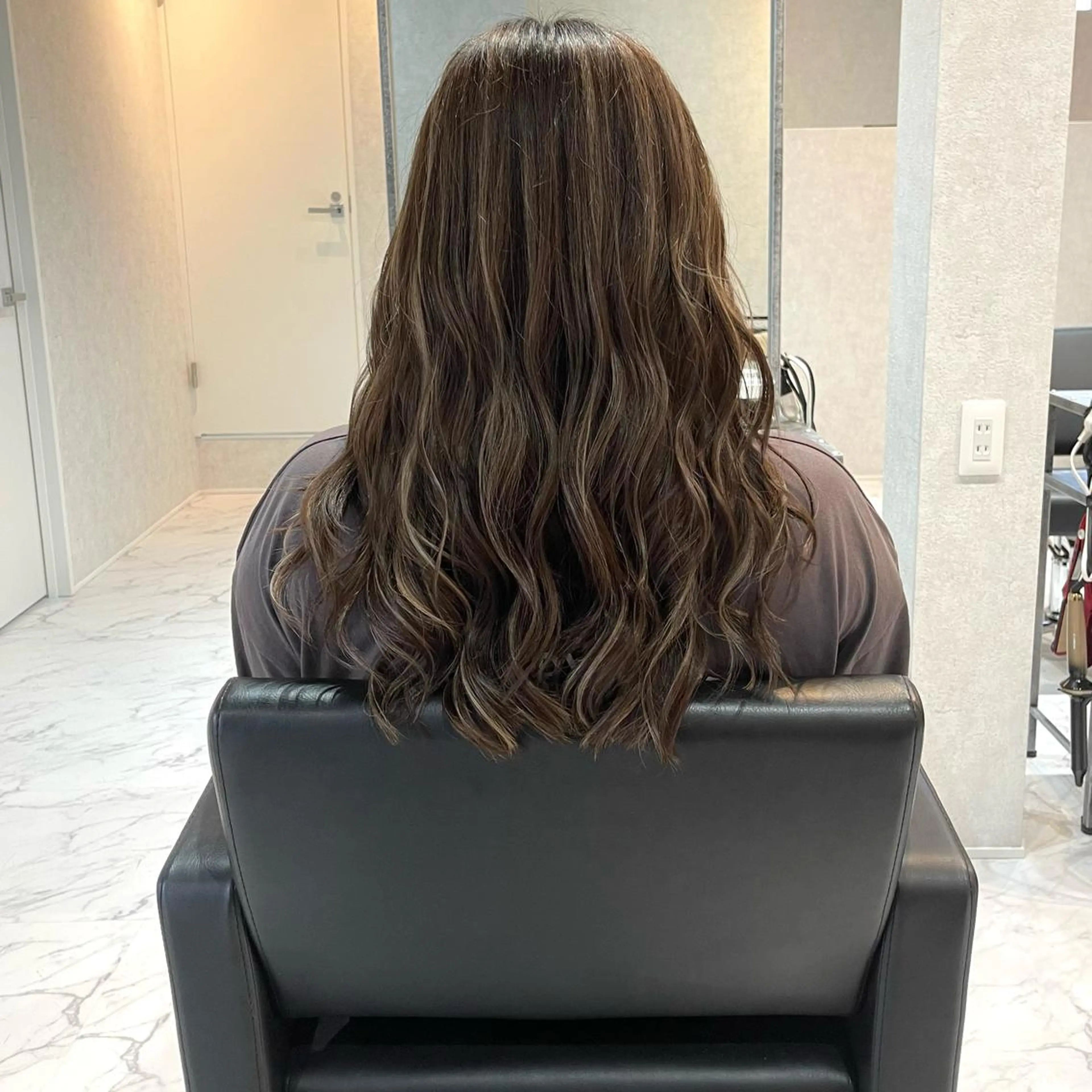 セミロング カラー ヘアアレンジ バレイヤージュ デザインカラー ハイライトカラー 外国人風カラー ハイライト カット ヘアカラー トリートメント アンドウ ユウ/ レイヤーカット/韓国のヘアスタイル