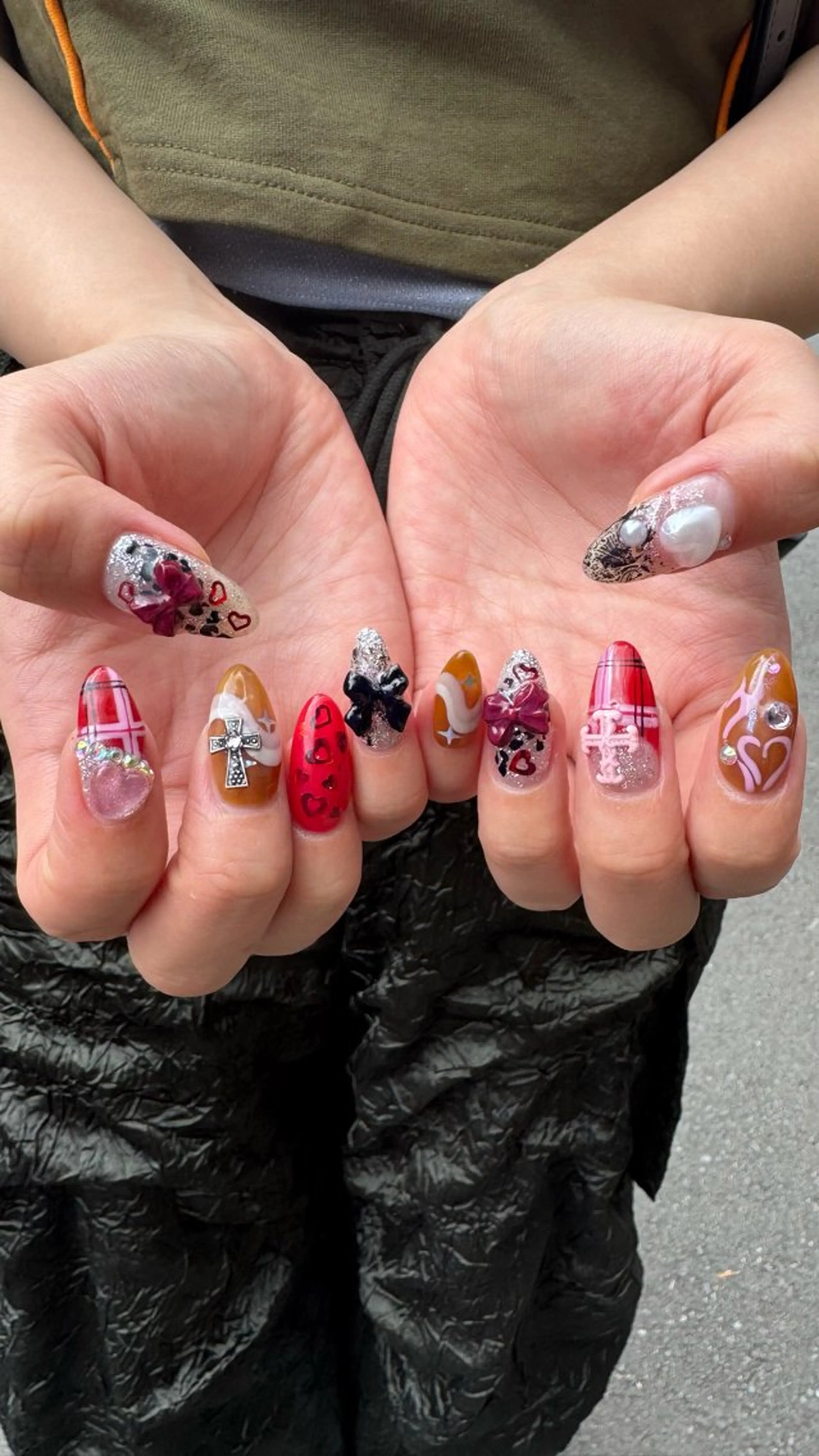 ネイル フラッシュネイル ホログラムネイル 韓国ネイル レース ラメ(グリッター) ハンドネイル MH_ Nailのネイルデザイン