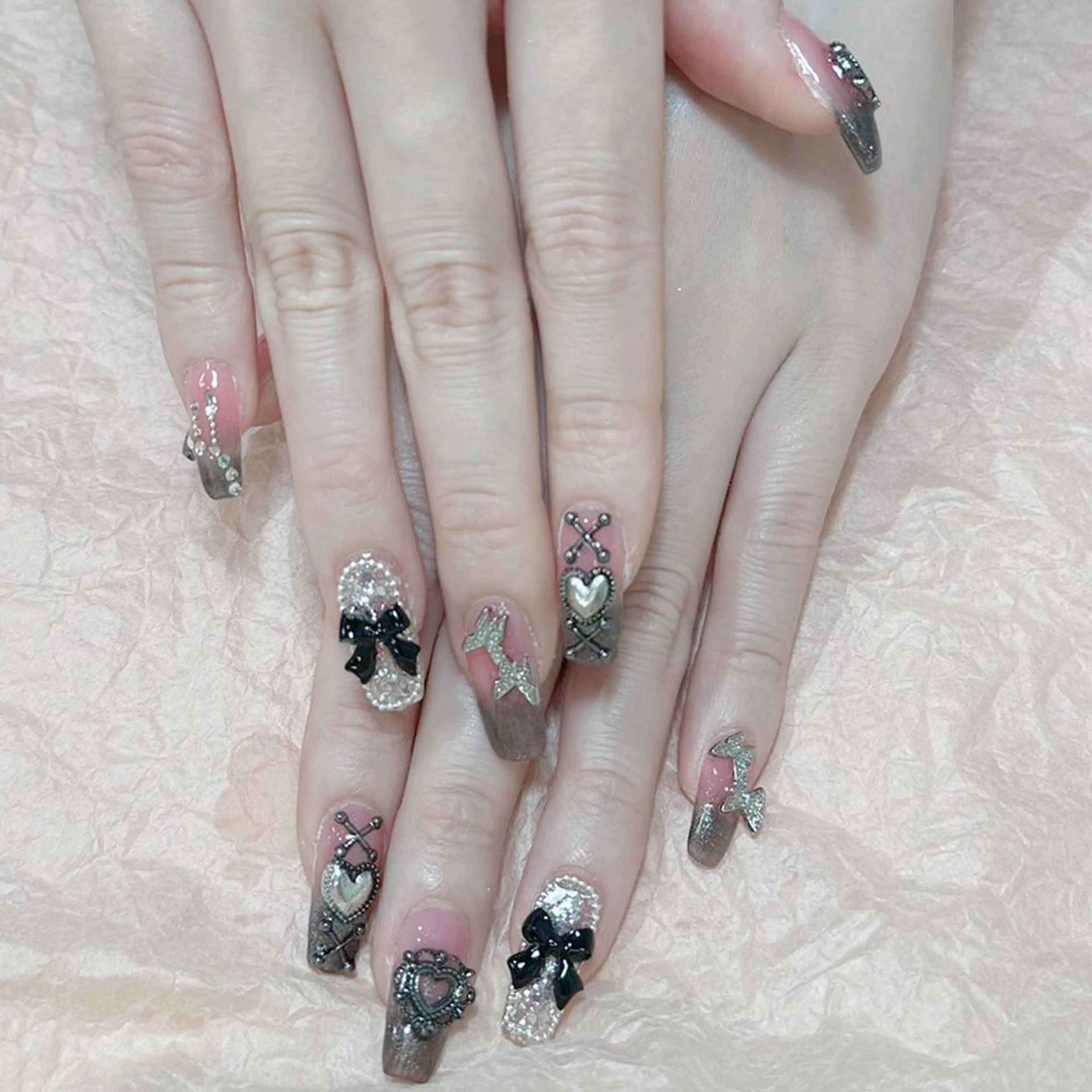 ネイル アートネイル オーロラネイル ガーリー キラキラネイル 韓国ネイル ハンドネイル Diamond NAIL✨のネイルデザイン