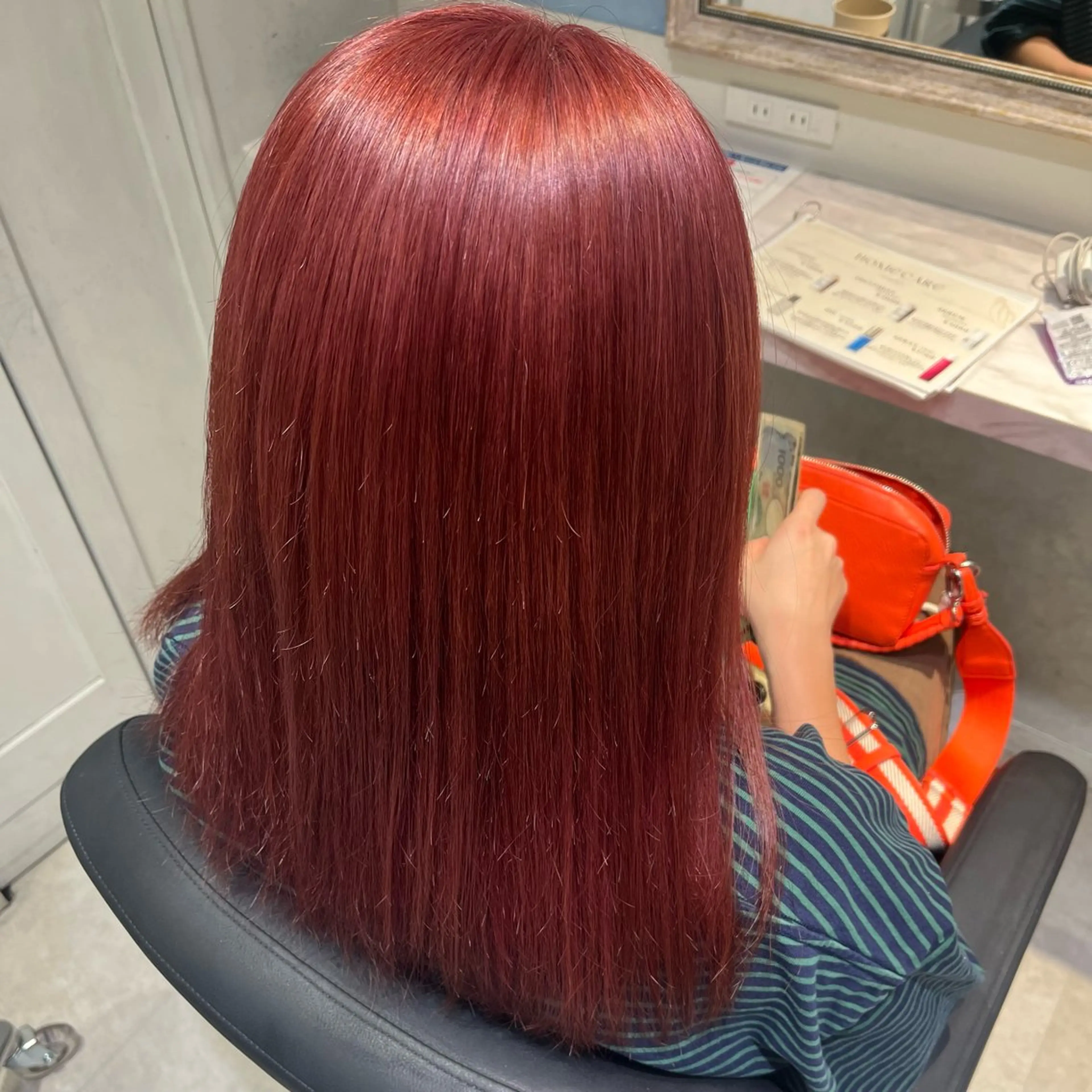 セミロング カラー ブリーチ ハイトーンカラー ピンクカラー レッドカラー ヘアカラー トリートメント 💖ブリーチ/暖色 𝐘𝐮𝐢💖のヘアスタイル