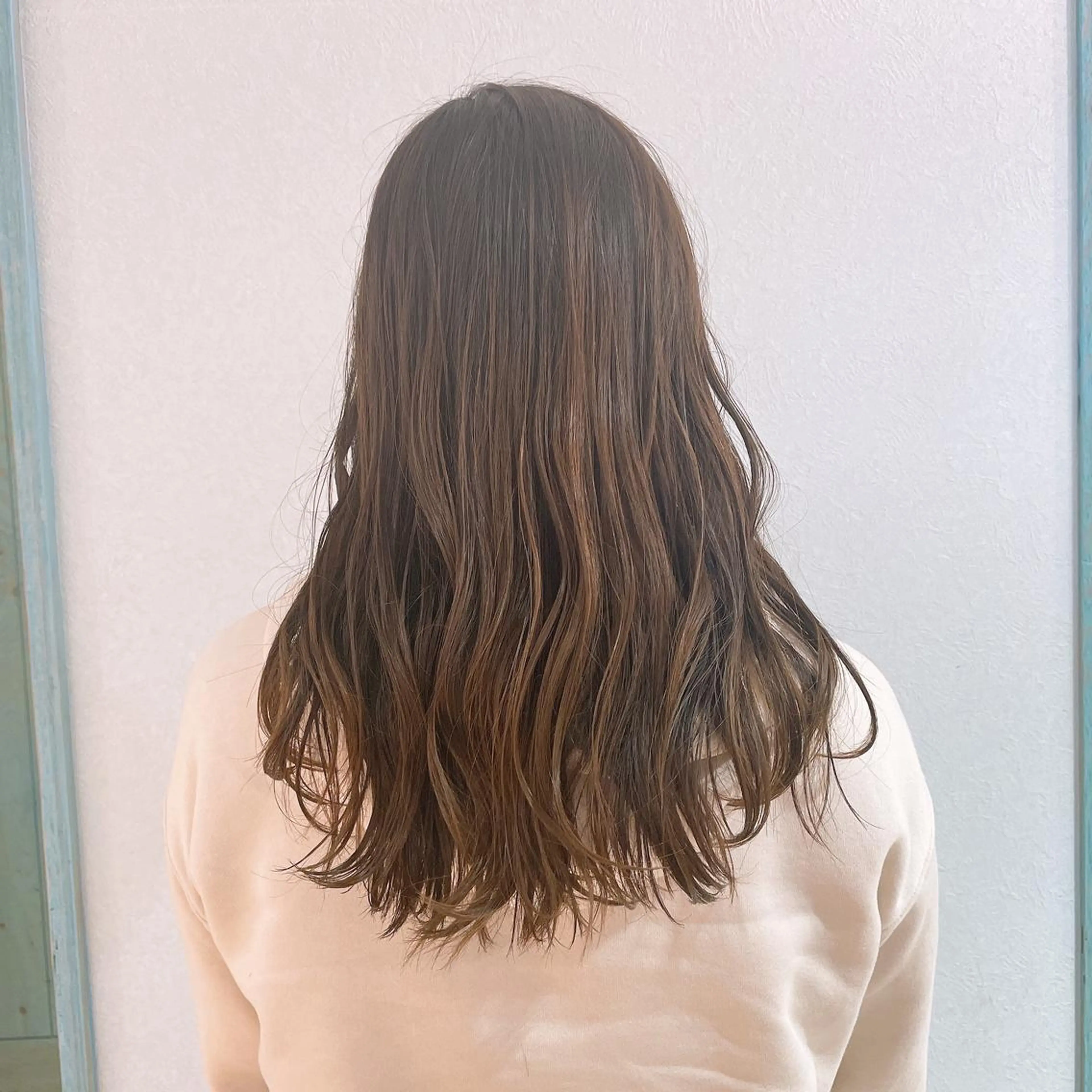 カラー 栗原 瑠世のヘアスタイル