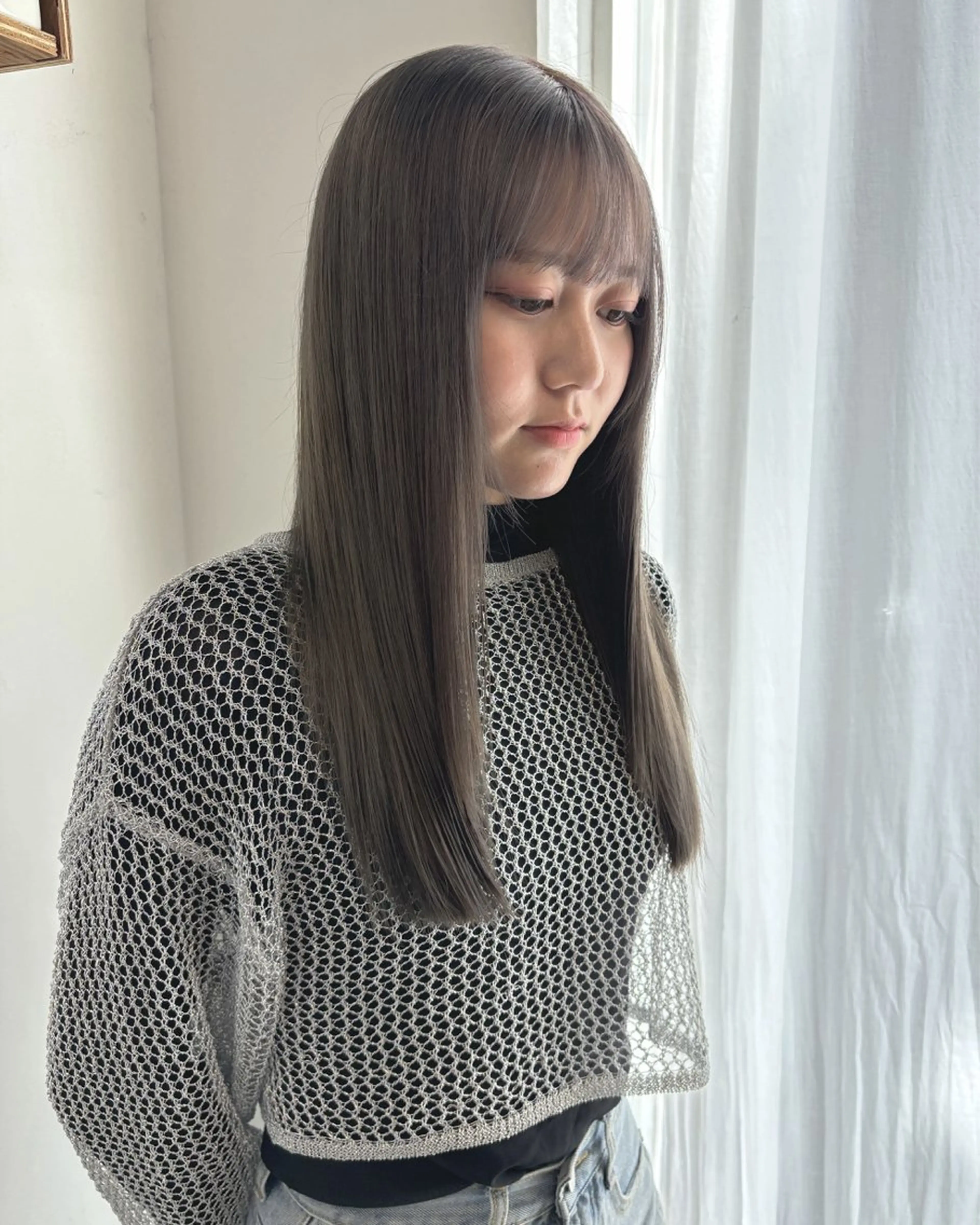 ロング カラー ブリーチ グレージュ 【韓国レイヤーカット 特化】ハッシュカットのヘアスタイル