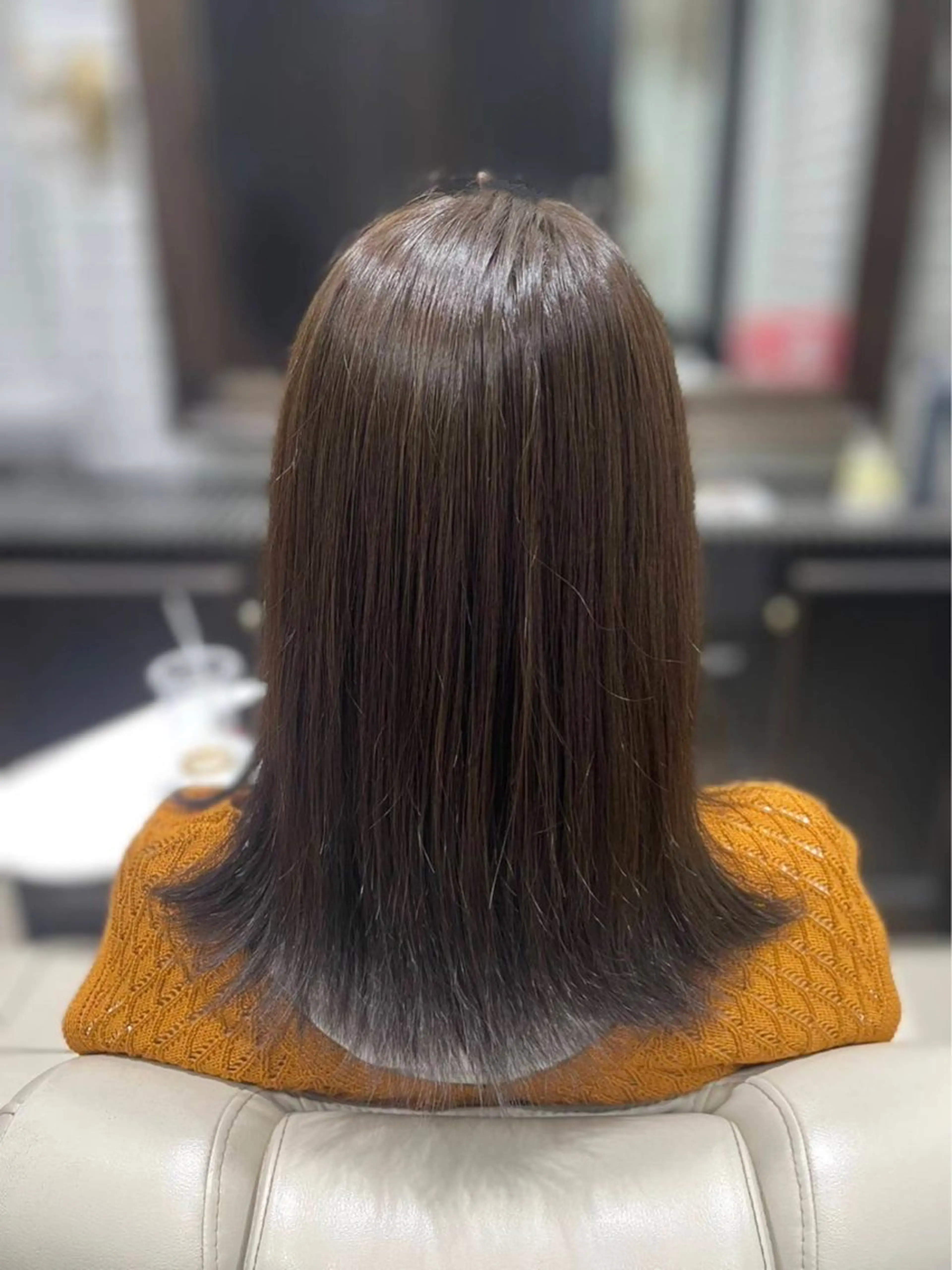 セミロング カラー オリーブカラー 波巻き、ツイスト パーマモデル募集中のヘアスタイル
