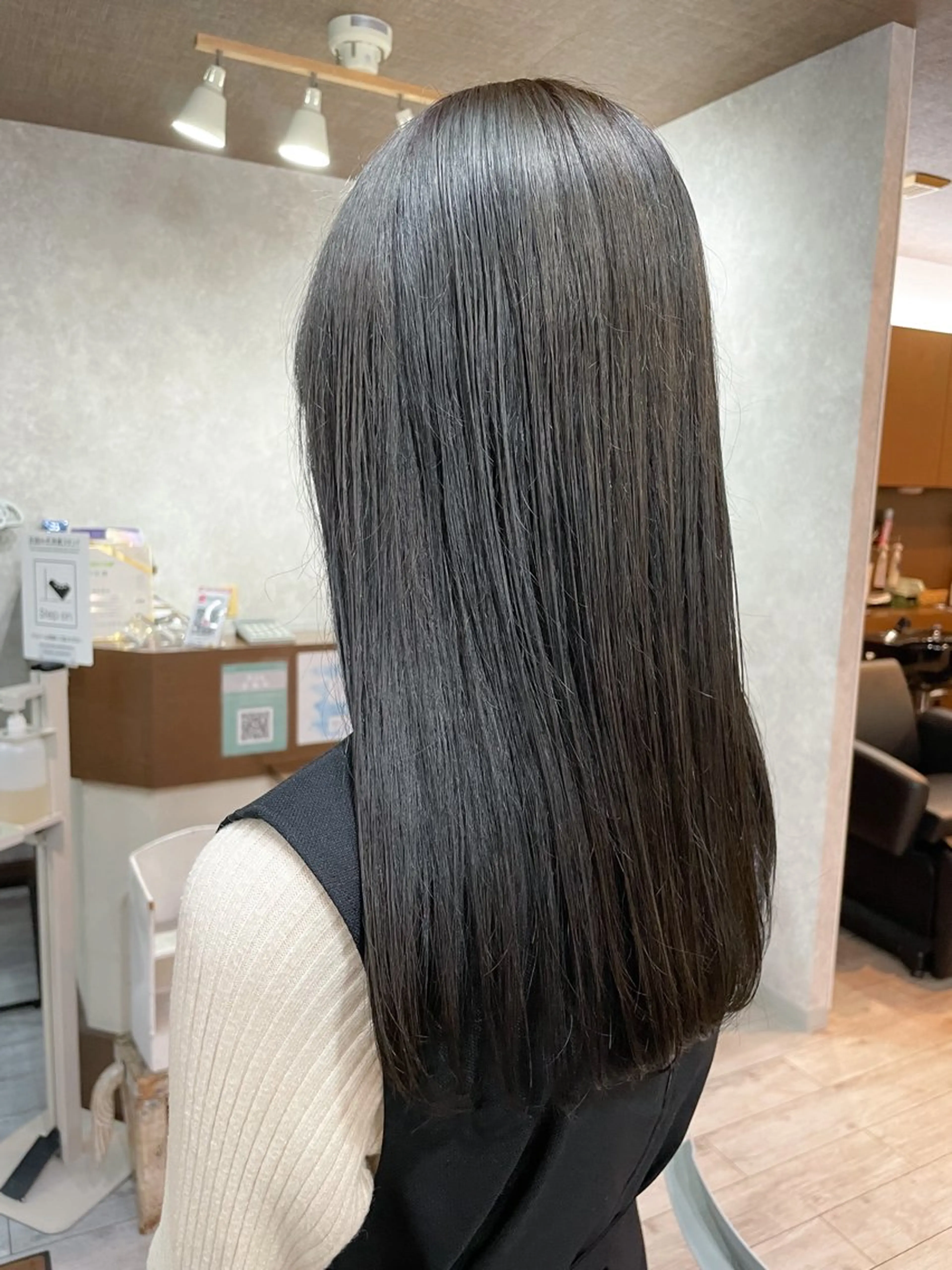 ロング カラー グレージュ オリーブグレージュ オリーブグレー カット ヘアカラー トリートメント イワタ マハ/ minim hairのヘアスタイル