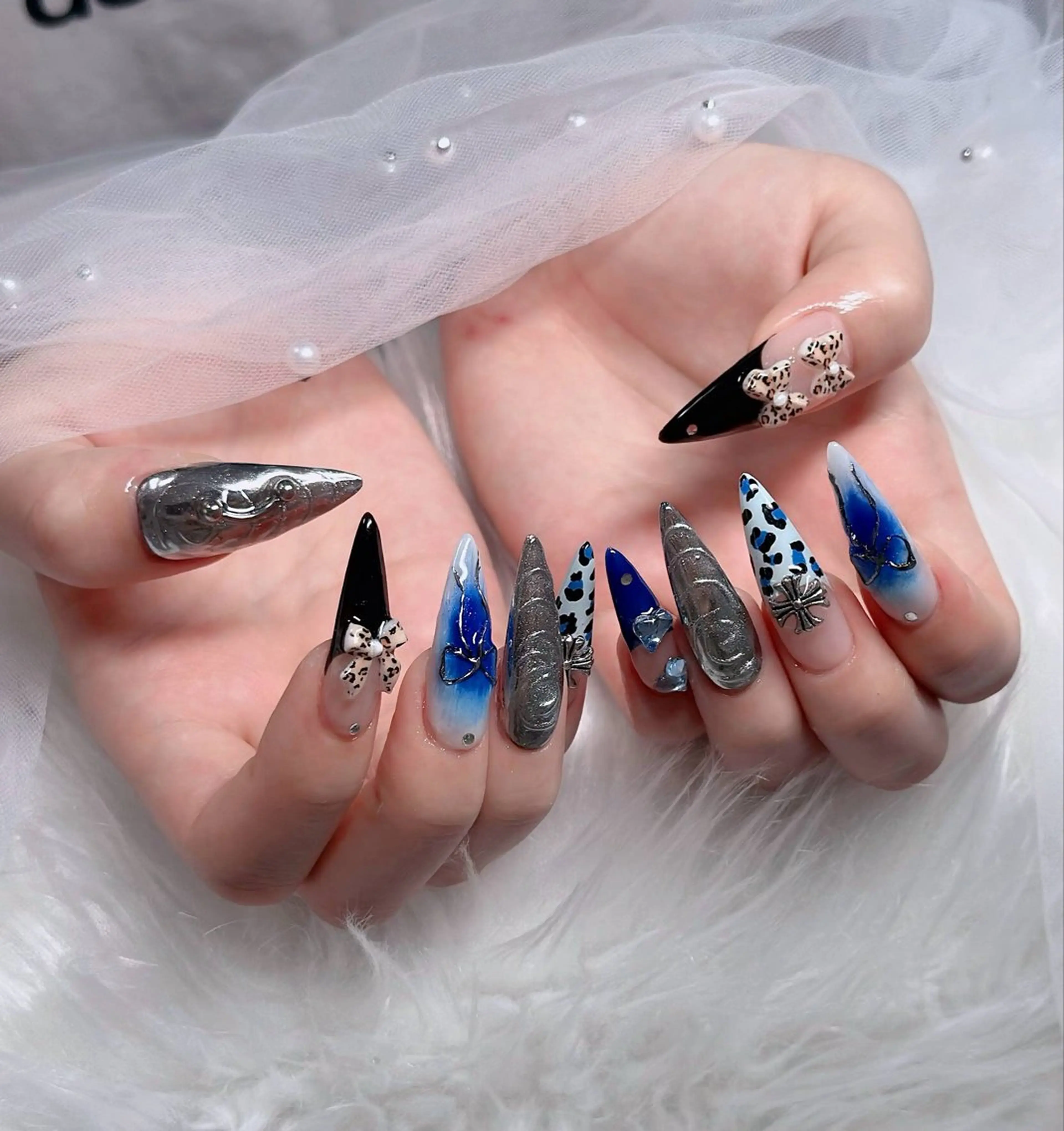 ネイル フレンチネイル ジェルネイル ガラスフレンチ ハロウィン ハート ハンドネイル H.baby Nail Salonのネイルデザイン