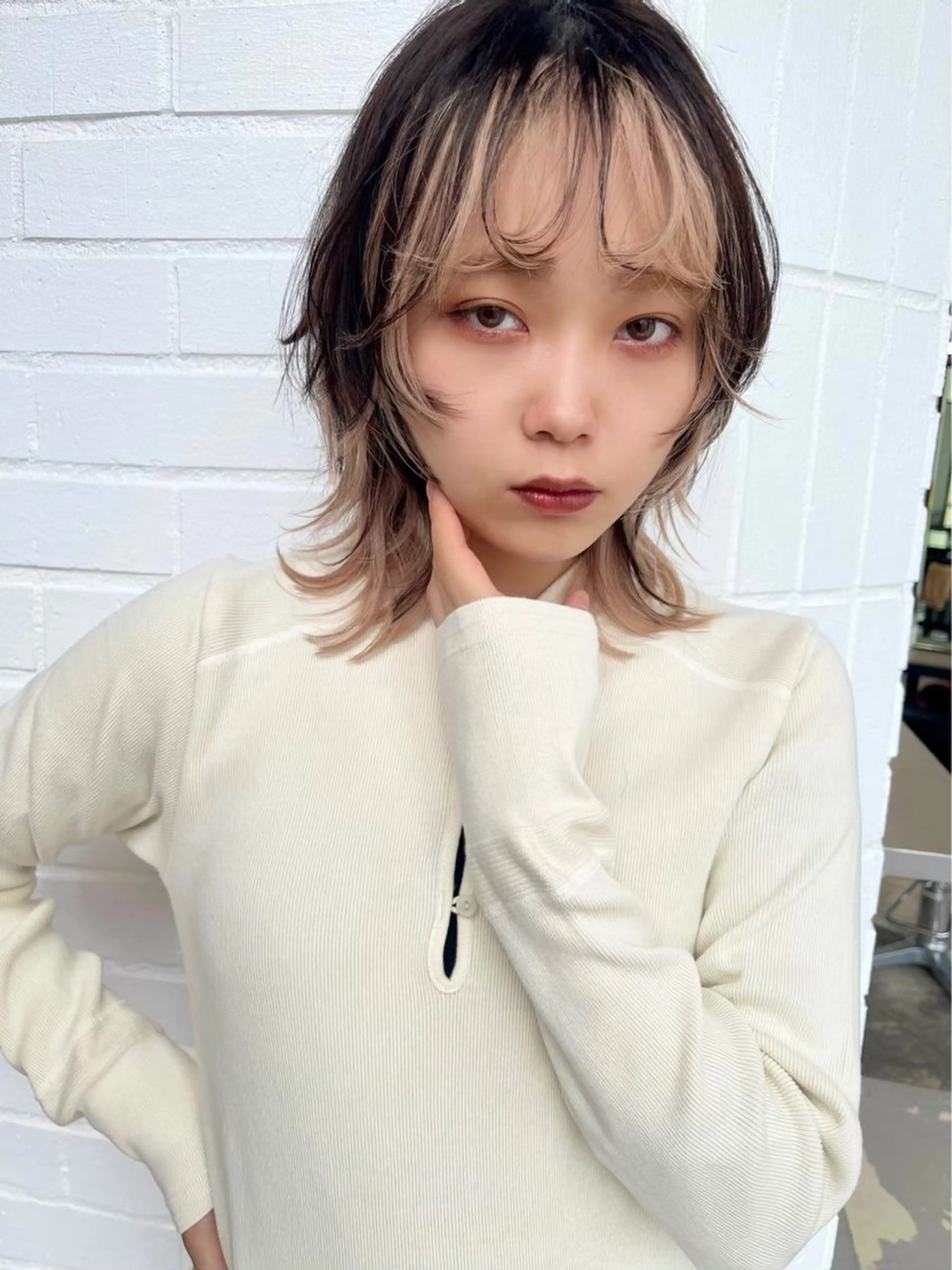 ミディアム ウルフカット 韓国ヘアハイトーン 👾はちす👾のヘアスタイル