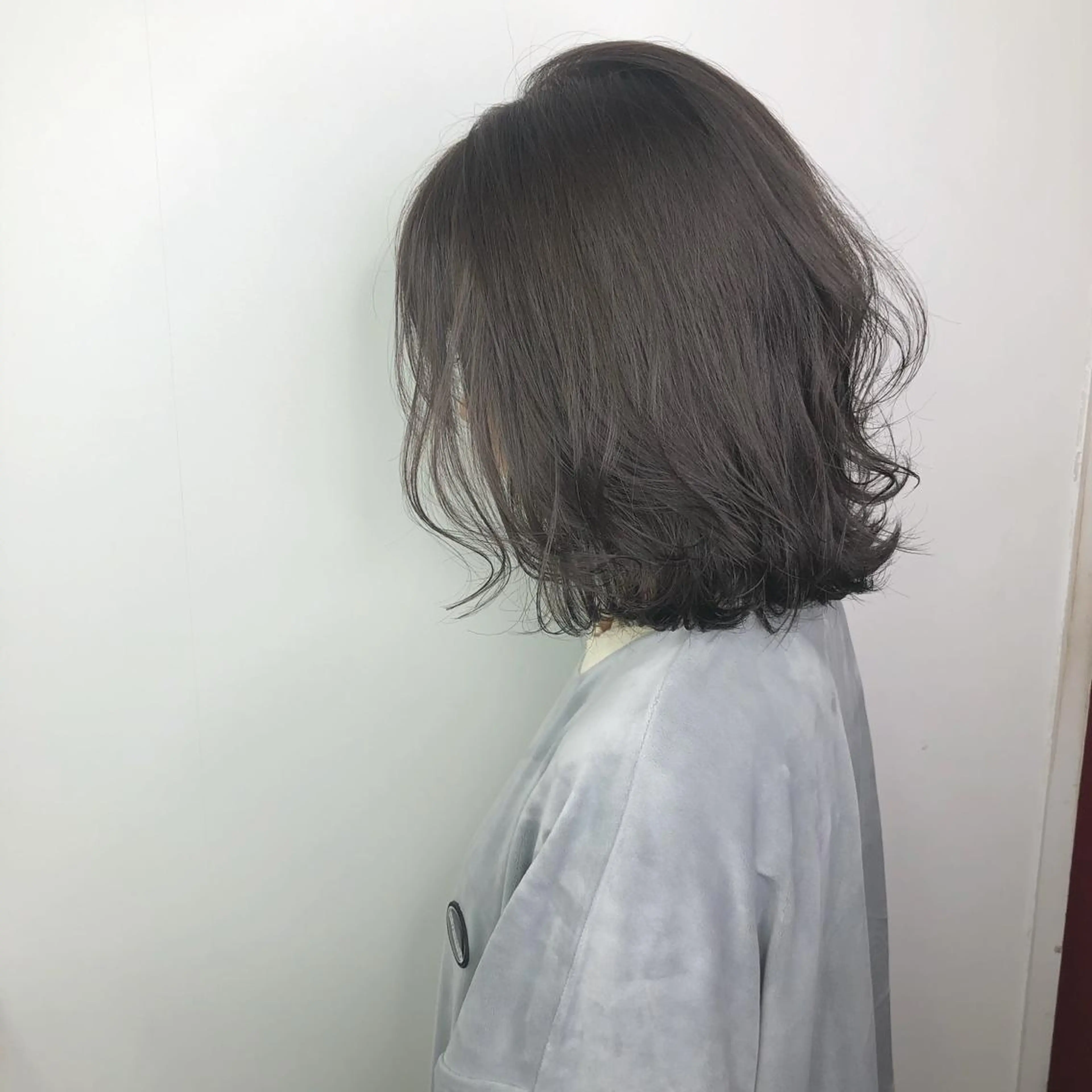ミディアム カット ヘアカラー トリートメント ＨＩ ROのヘアスタイル