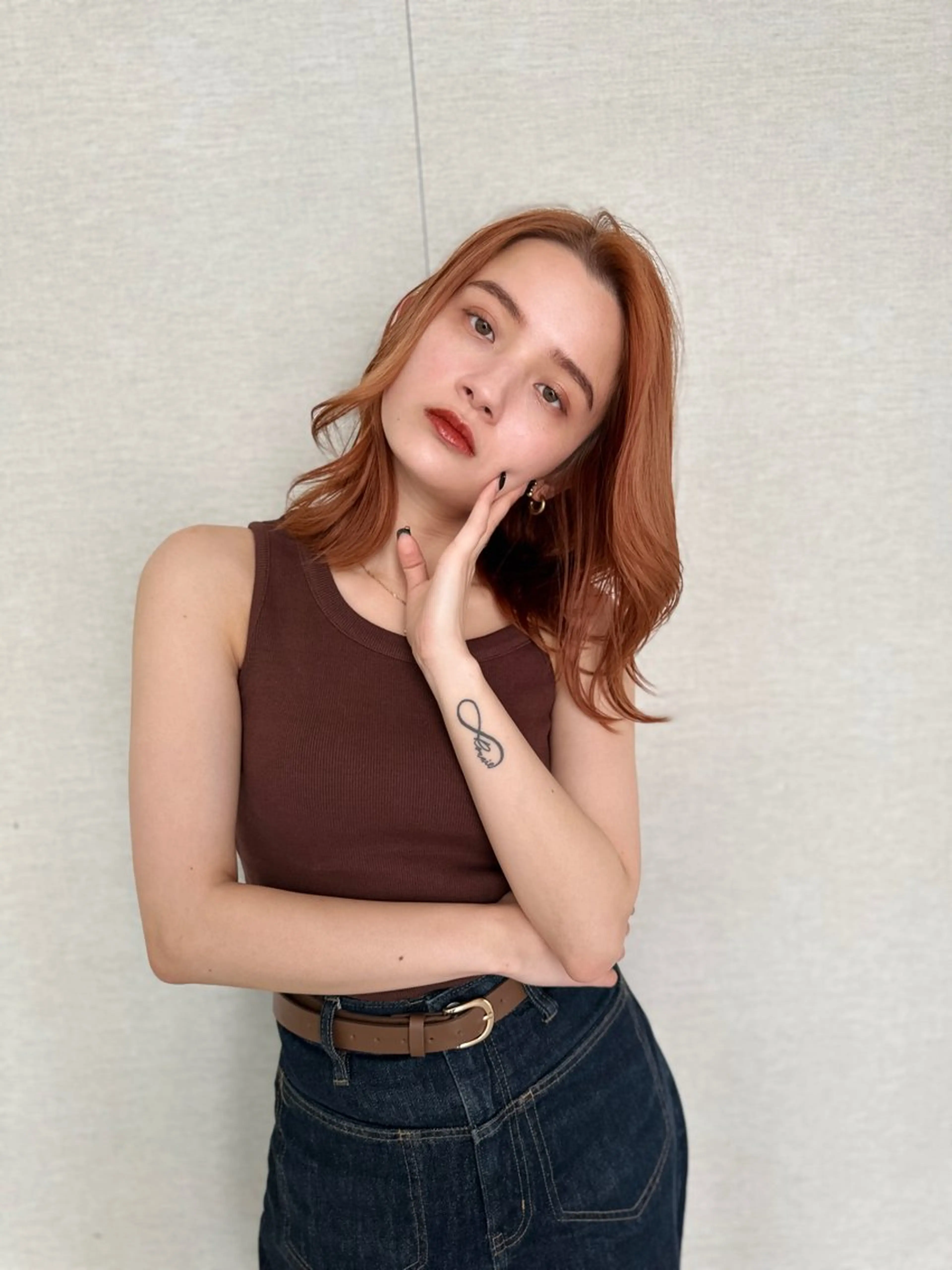 ミディアム カラー バレイヤージュ ベージュカラー ブリーチ デザインカラー グレージュ ヘアカラー 色気レイヤーカット 大和健生のヘアスタイル