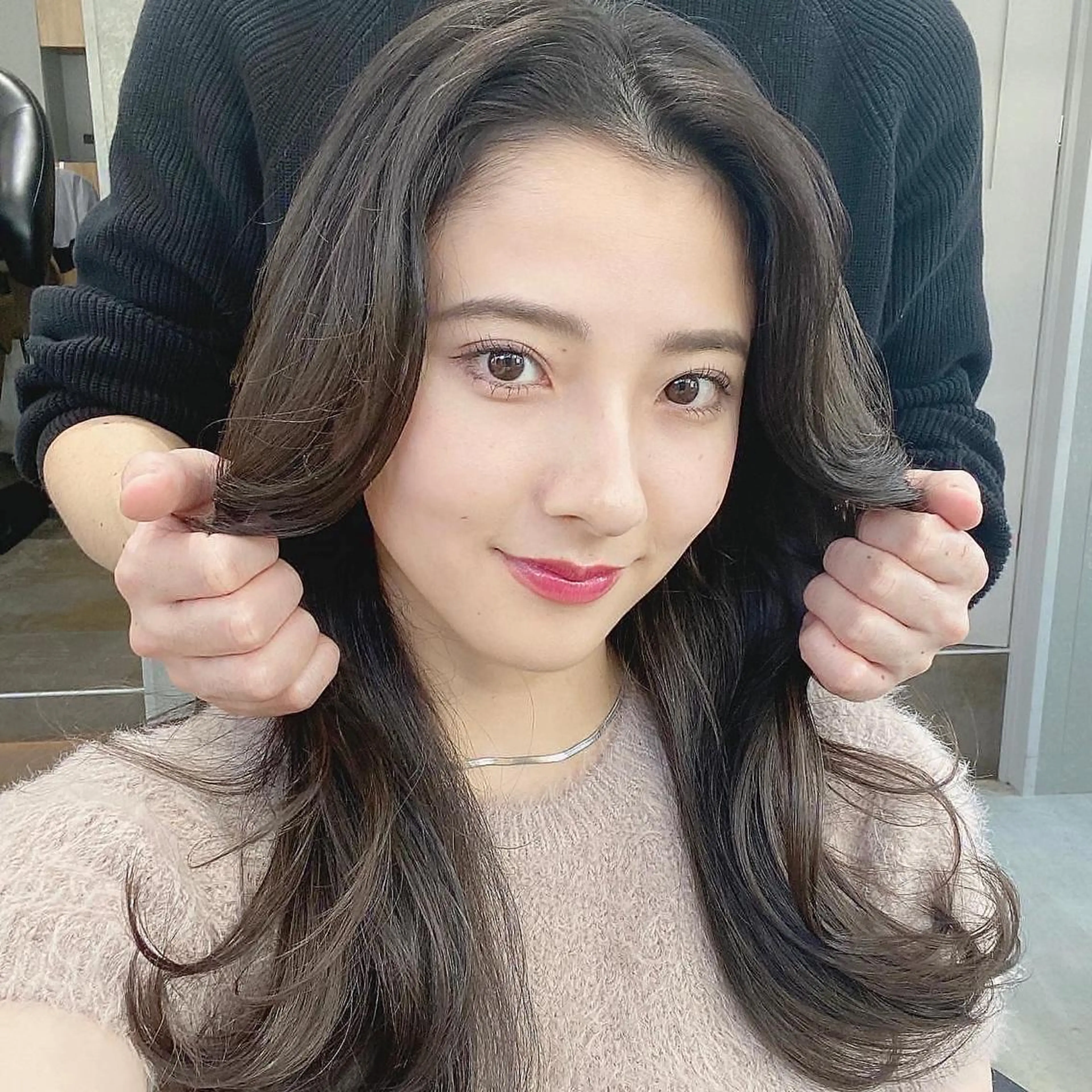 ロング カット ヘアカラー トリートメント 山本翔一郎 韓国顔周りレイヤーのヘアスタイル