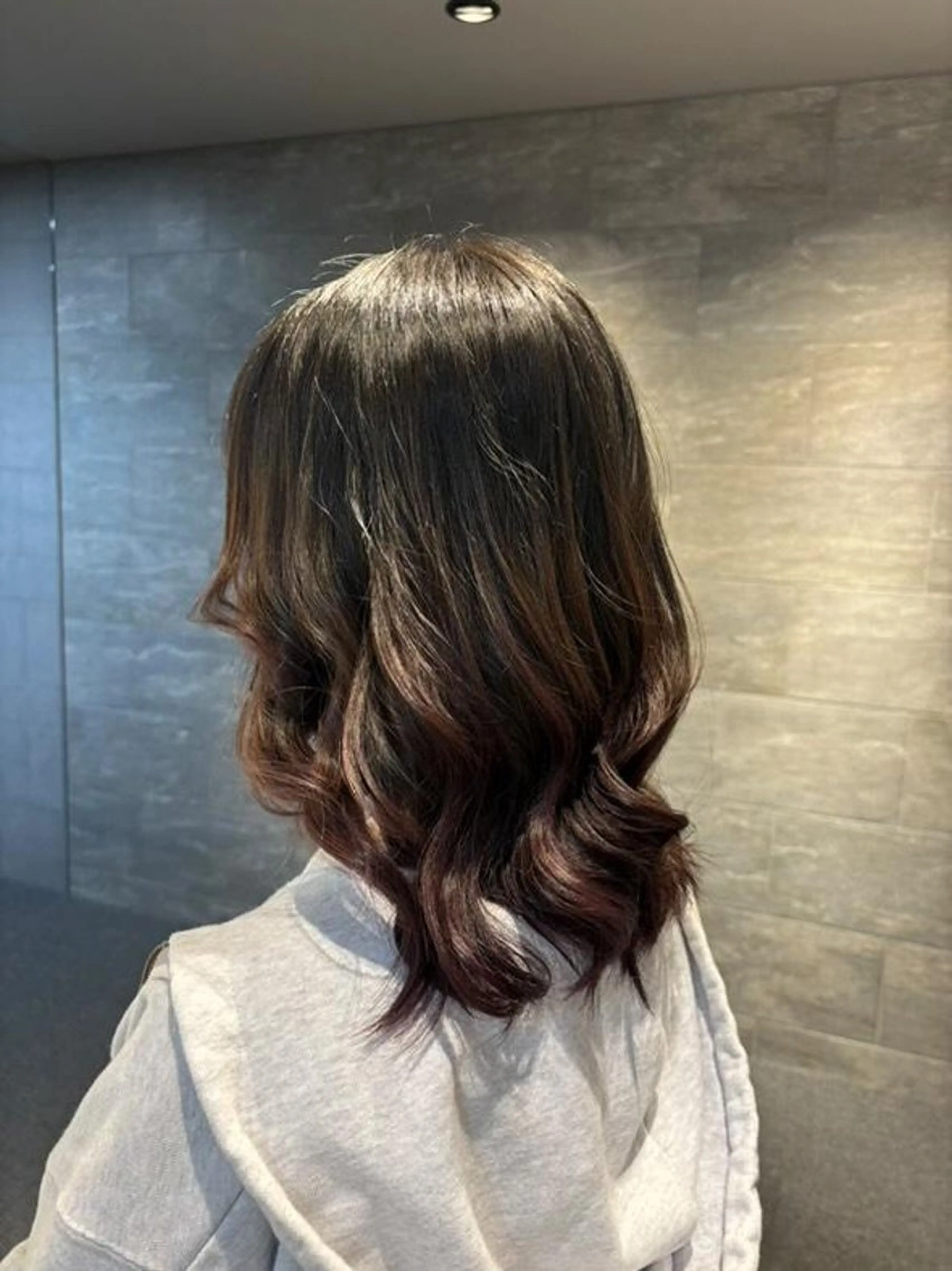 セミロング ツヤ髪🎀暖色カラー さとあみのヘアスタイル