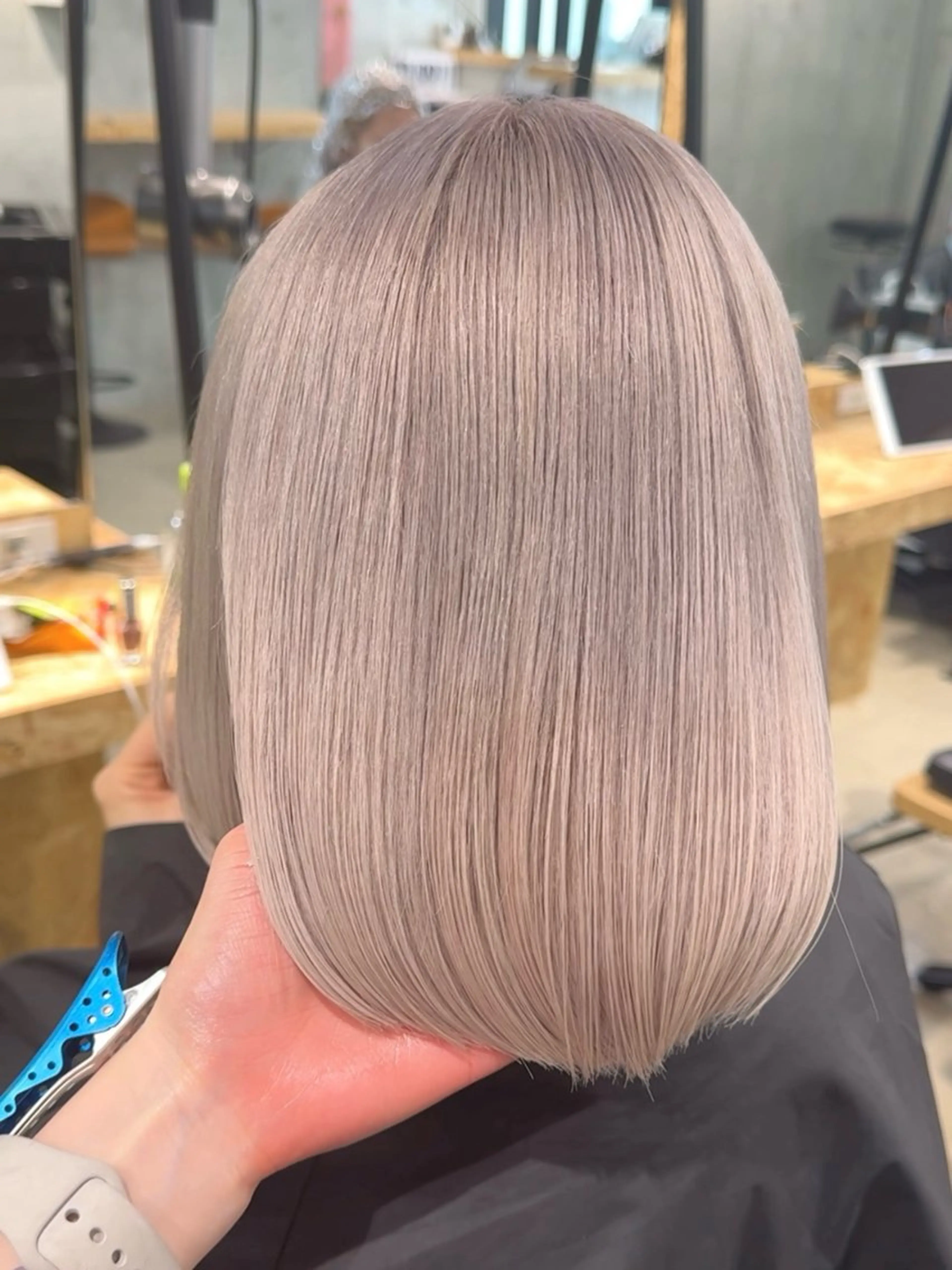 ミディアム カラー ベージュカラー ホワイトベージュ ボブ 💍絶対に可愛く💍 履歴修正SAKI🐰のヘアスタイル