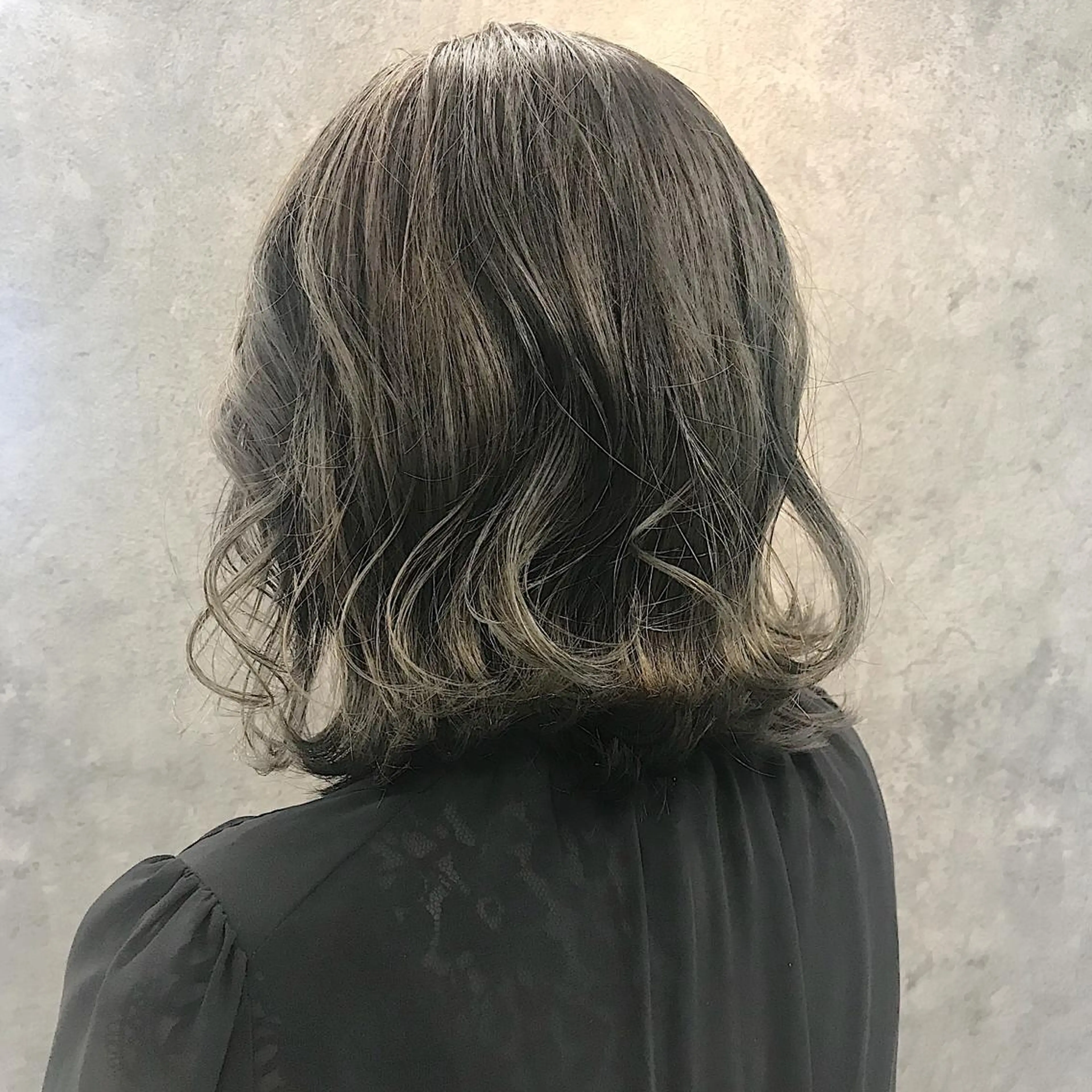 ミディアム カット ヘアカラー トリートメント 所渉/韓国レイヤー /ウルフカットのヘアスタイル