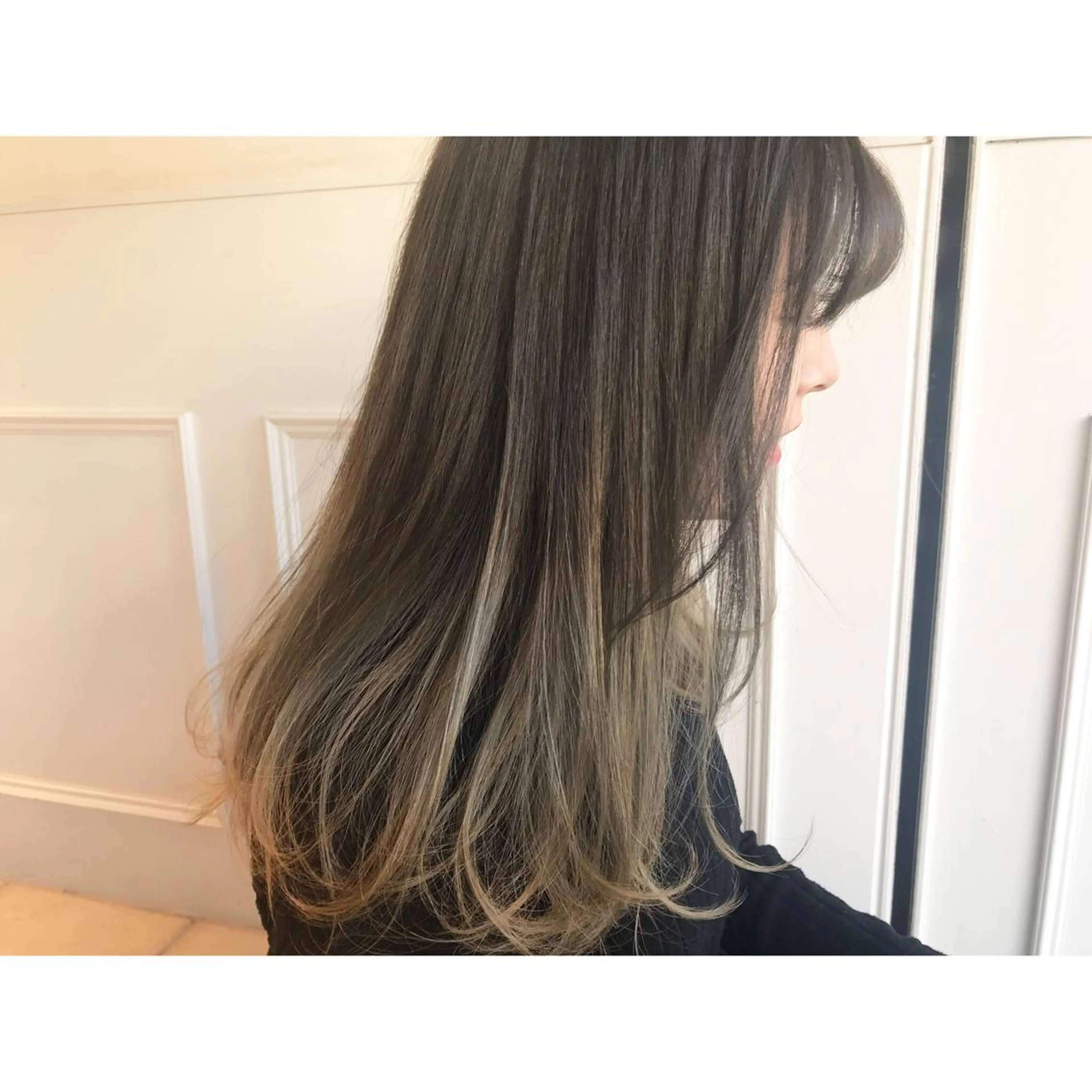 セミロング カラー ベージュカラー グラデーションカラー ホワイトベージュ Musiiik hairのヘアスタイル