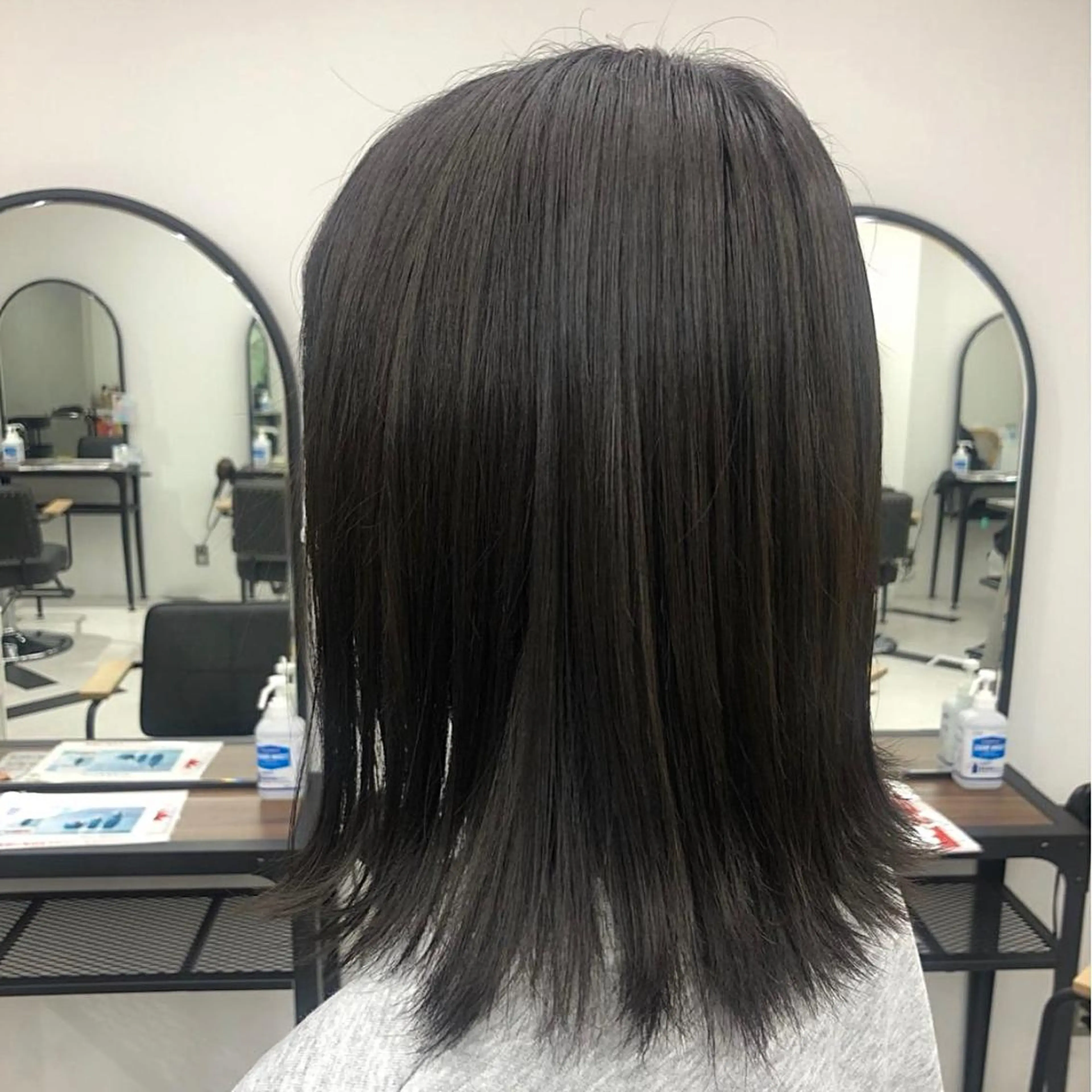 ミディアム カラー 黒髪 ナチュラルブラック mona/ ストレートスタイル✨のヘアスタイル