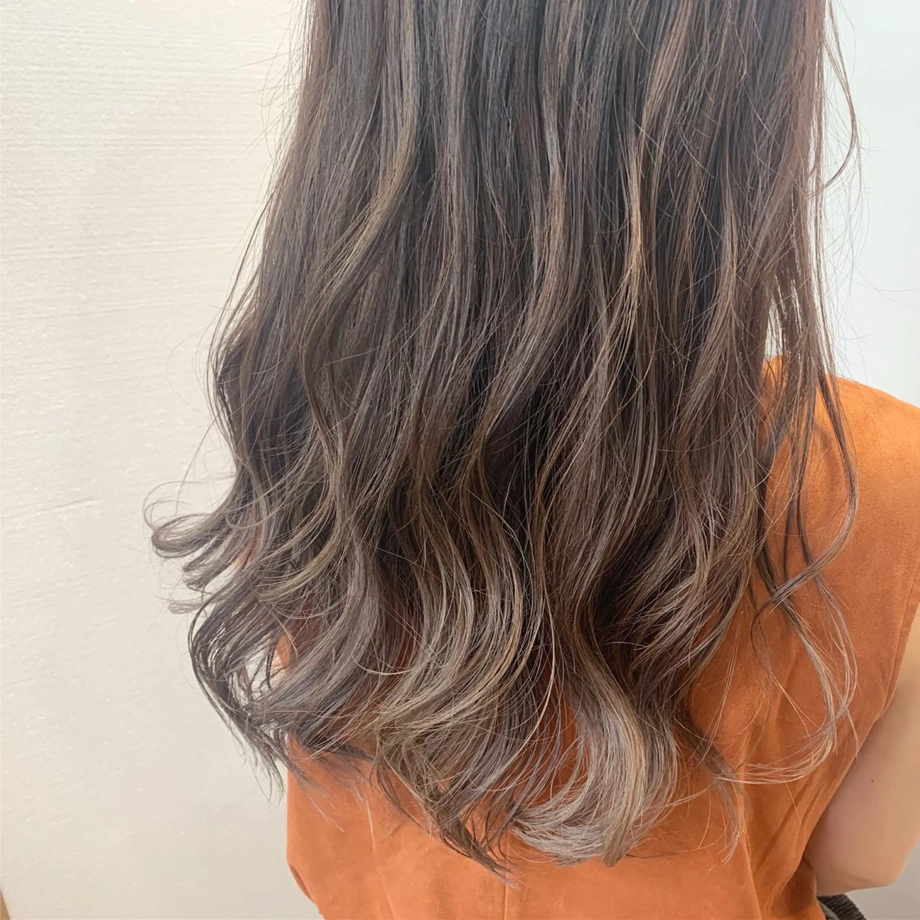 ロング ハイライト 【Uneユヌ】菊地 春那のヘアスタイル
