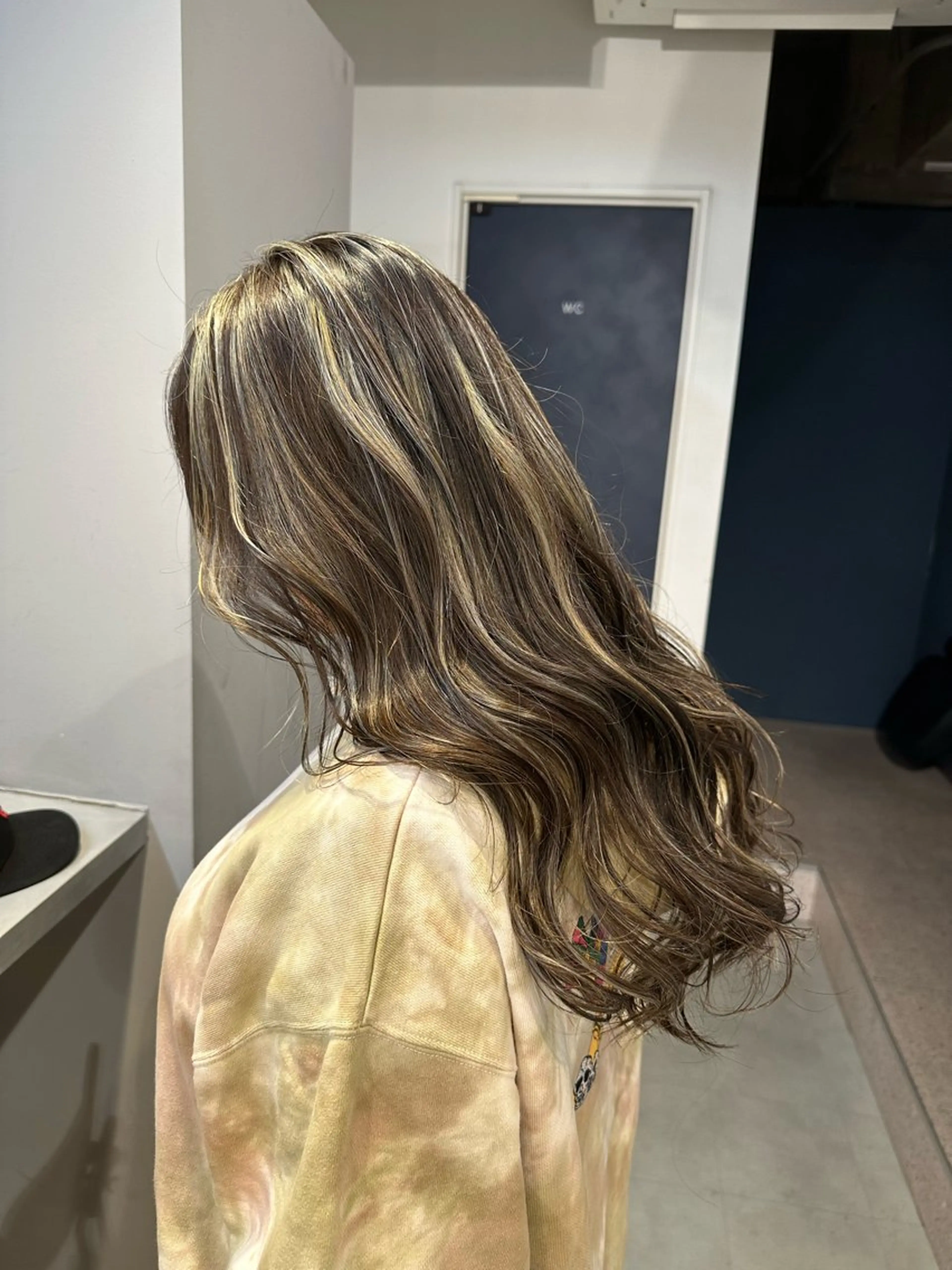 ロング カラー ヘアカラー トリートメント 💖ハイライト/ハイ トーン💖MIKIのヘアスタイル