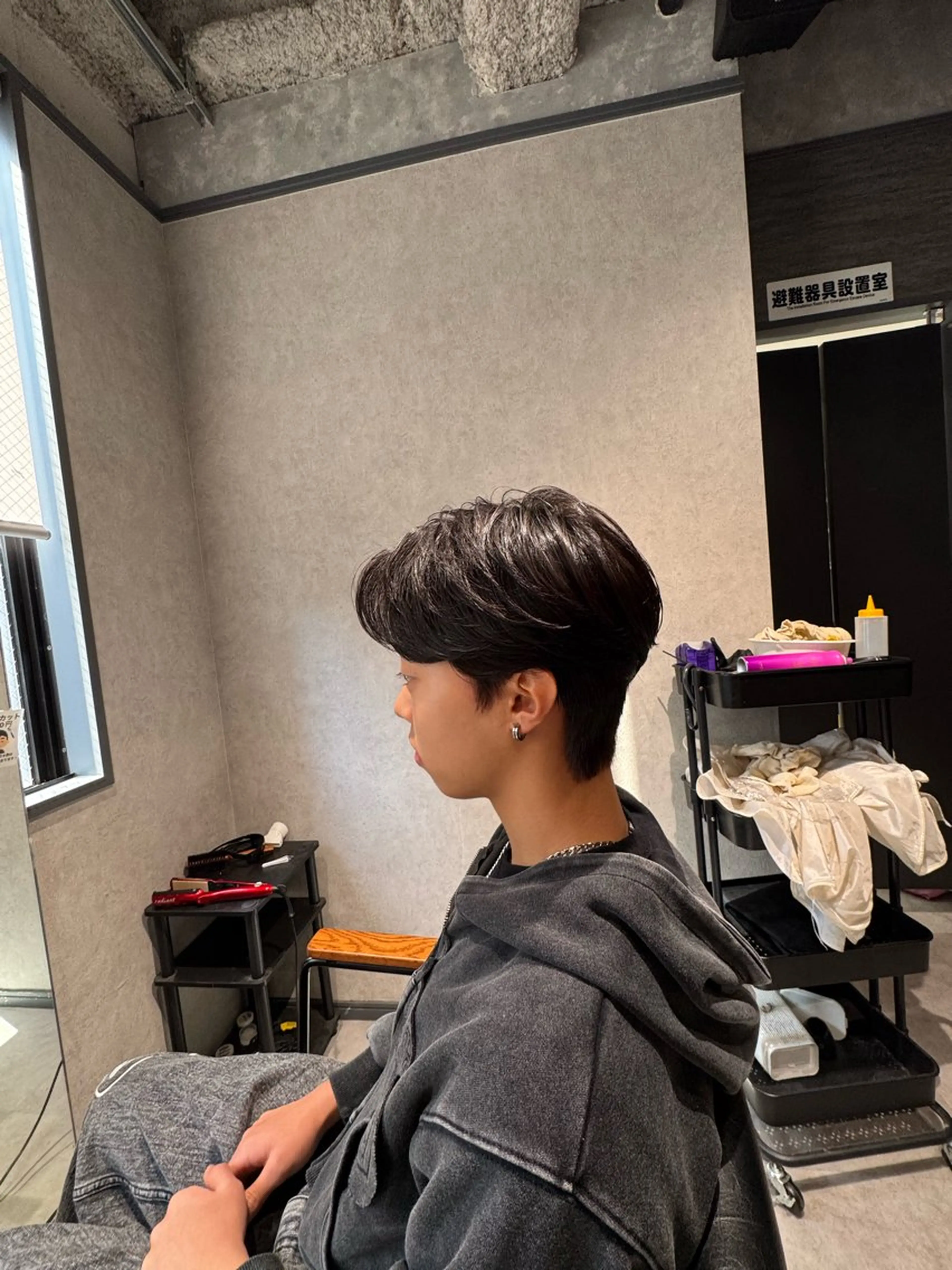パーマ メンズ カット パーマ トリートメント 毛流れ特化愁斗 センターパートパーマのヘアスタイル