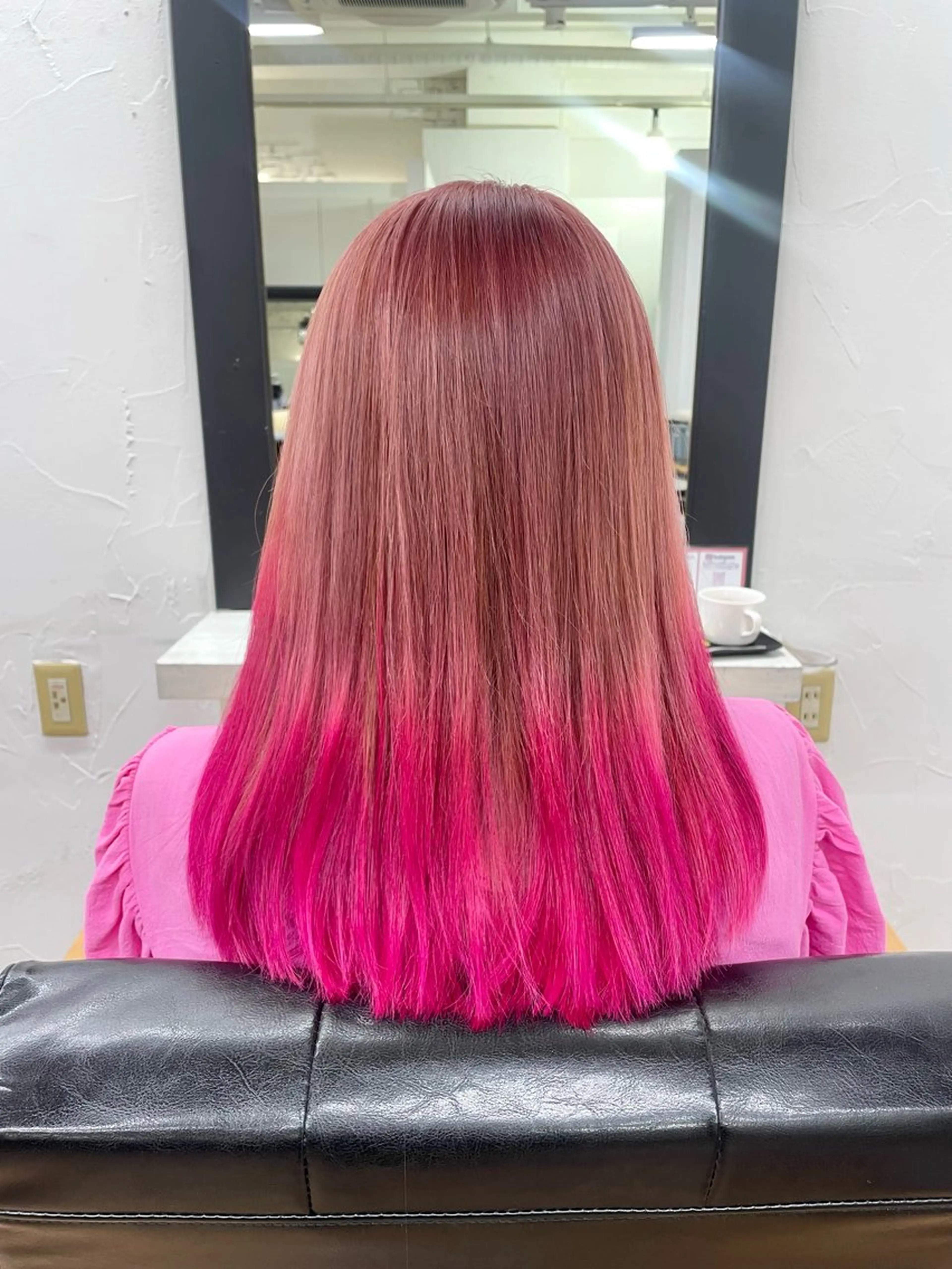 ロング カラー ブリーチ グラデーションカラー ピンクカラー 青木 優歩のヘアスタイル