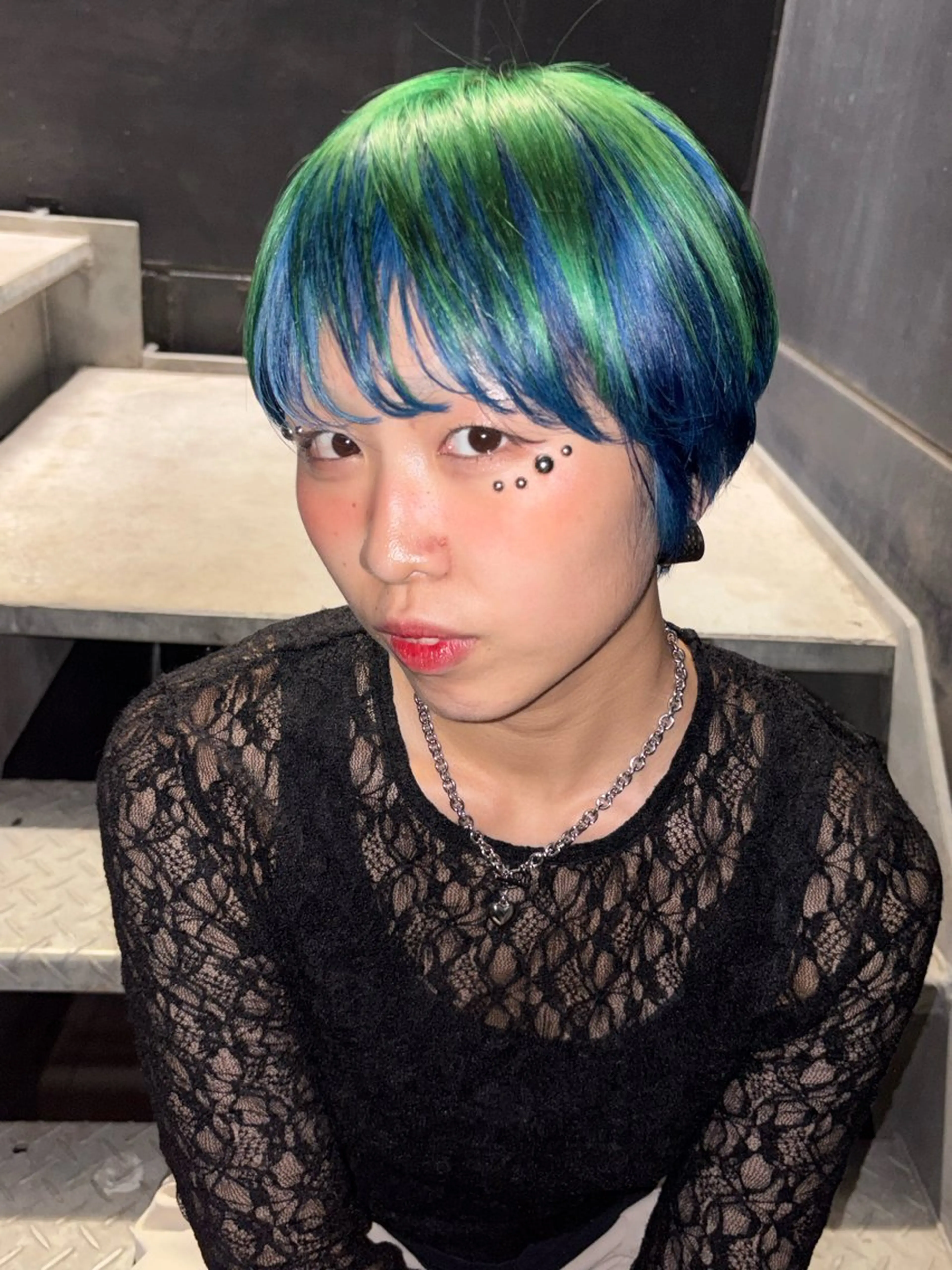 ショート カラー ヘアアレンジ デザインカラー シルバー ヘアカラー shizuki🌙 /ヘアカラーのヘアスタイル