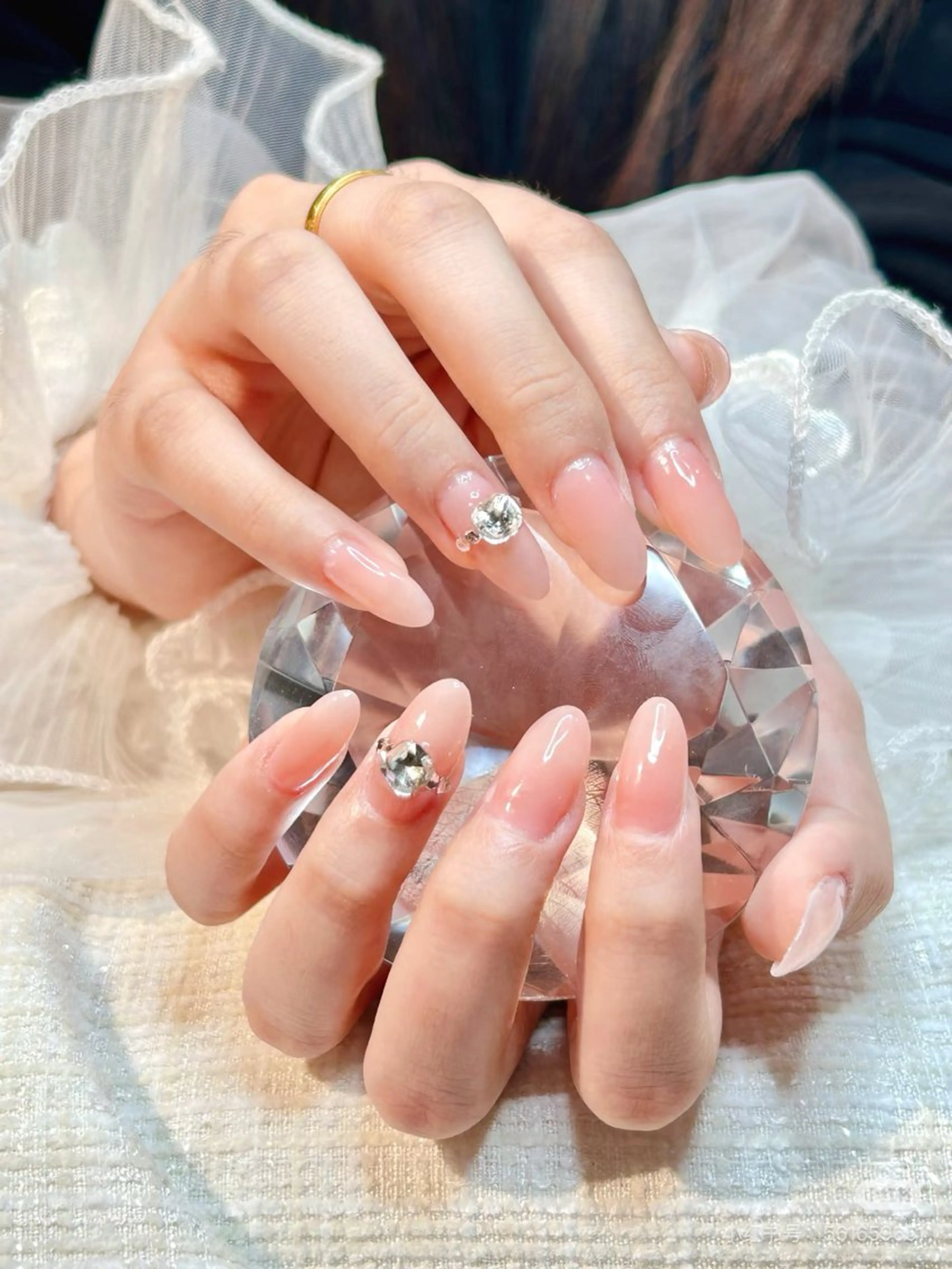 ネイル 成人式 フラッシュネイル ガーリー 韓国ネイル マグネットネイル リボン、ガーリー パーツ放題専門店のネイルデザイン