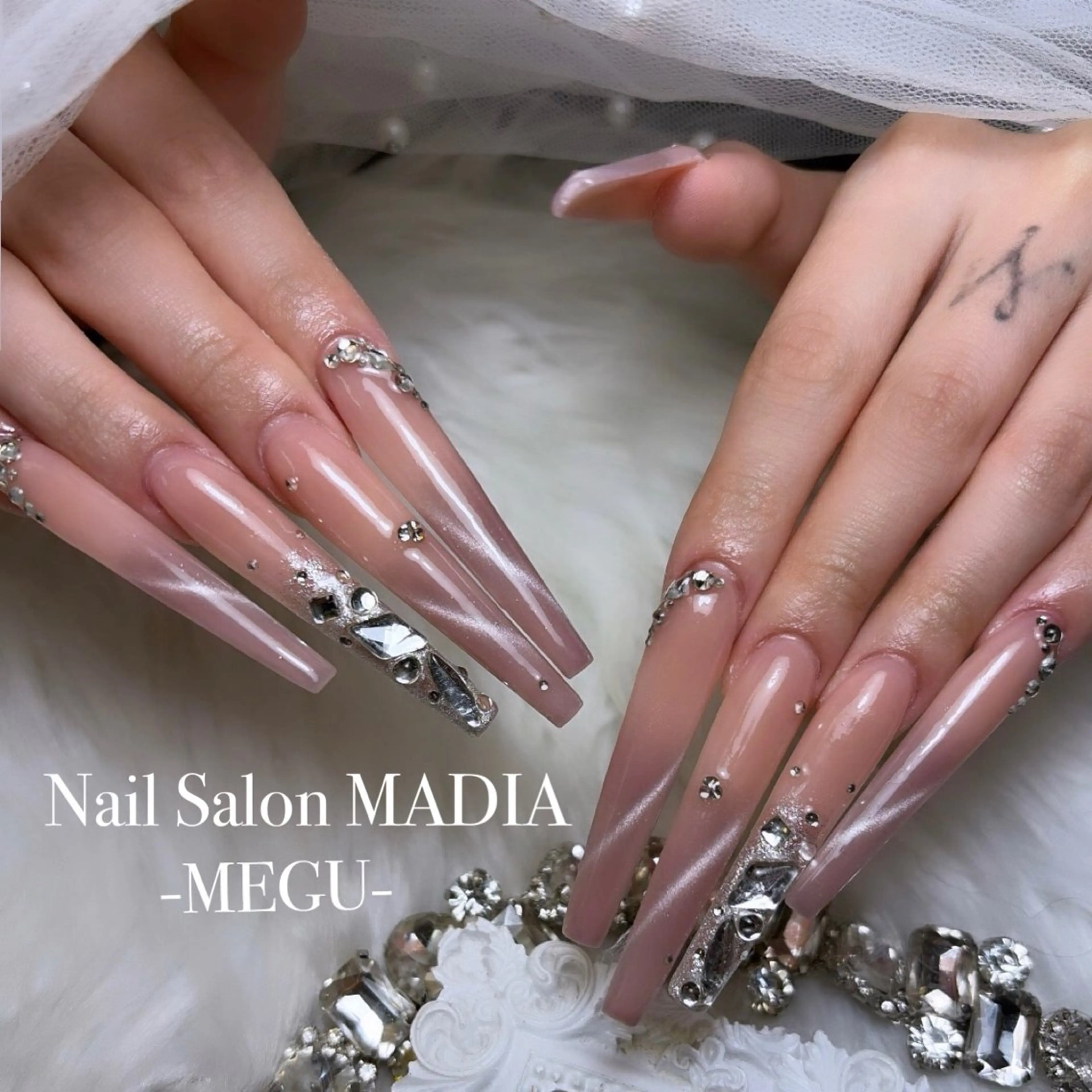 ネイル MADIA藤沢所属・MADIA MEGUのネイルデザイン