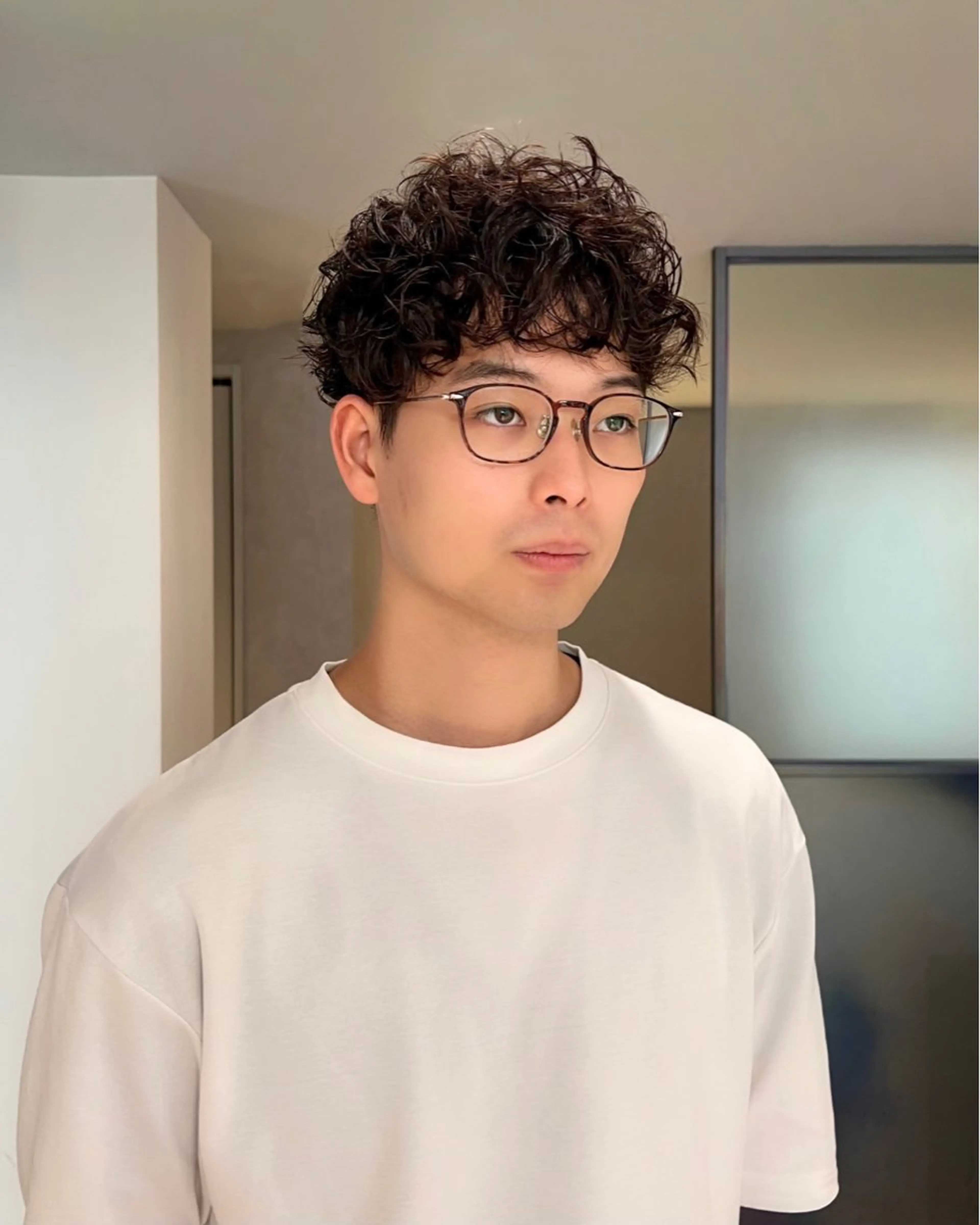 パーマ メンズ メンズパーマ スパイラルパーマ カット パーマ Qin shaire salon 原宿verno店所属・【センターパート】 ETO／江藤翼の眉毛・アイブロウイメージ