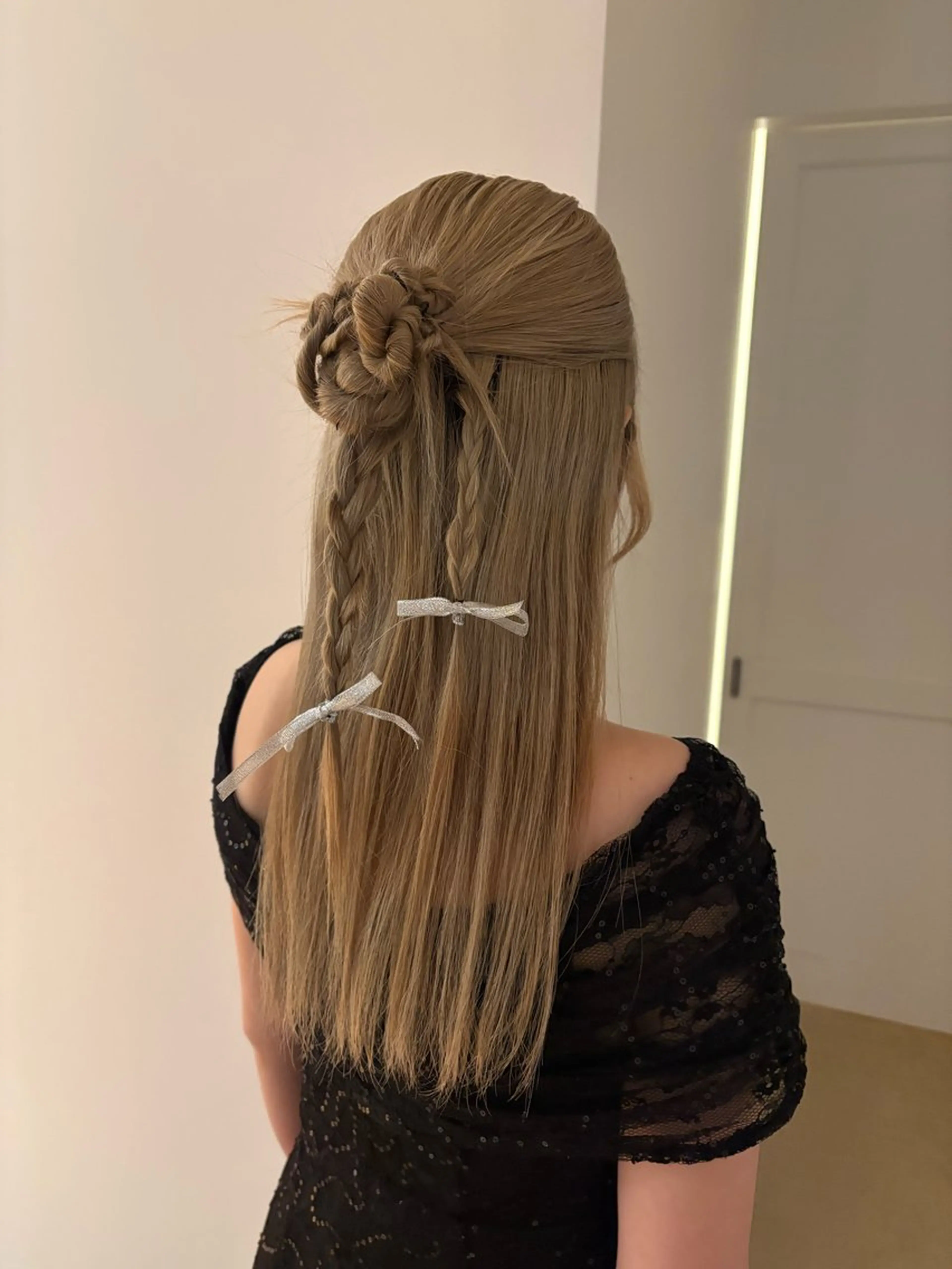ロング お団子ヘア SARA meiのヘアスタイル