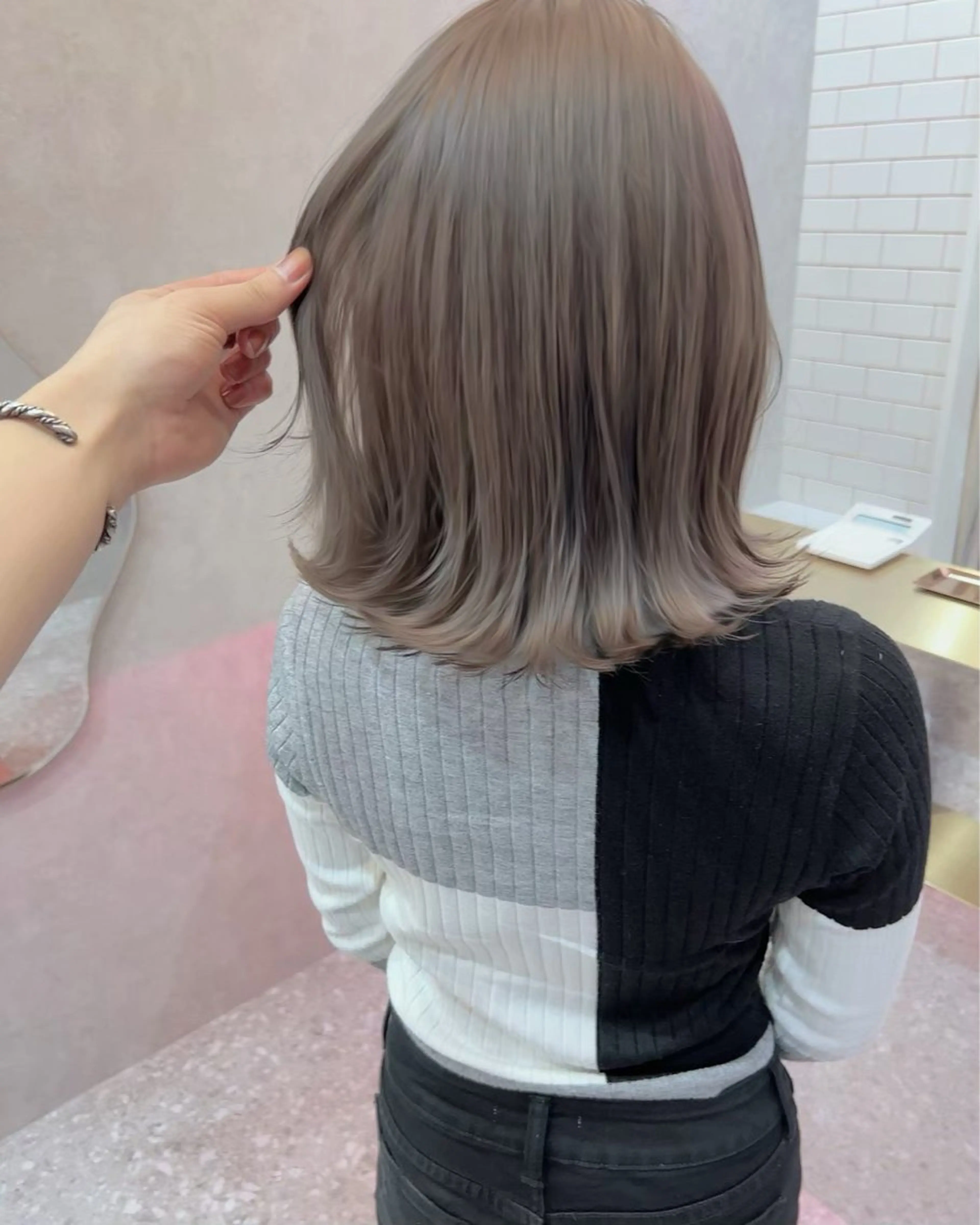 ミディアム ヘアカラー トリートメント Nanami/透明感 カラー/グレージュのヘアスタイル