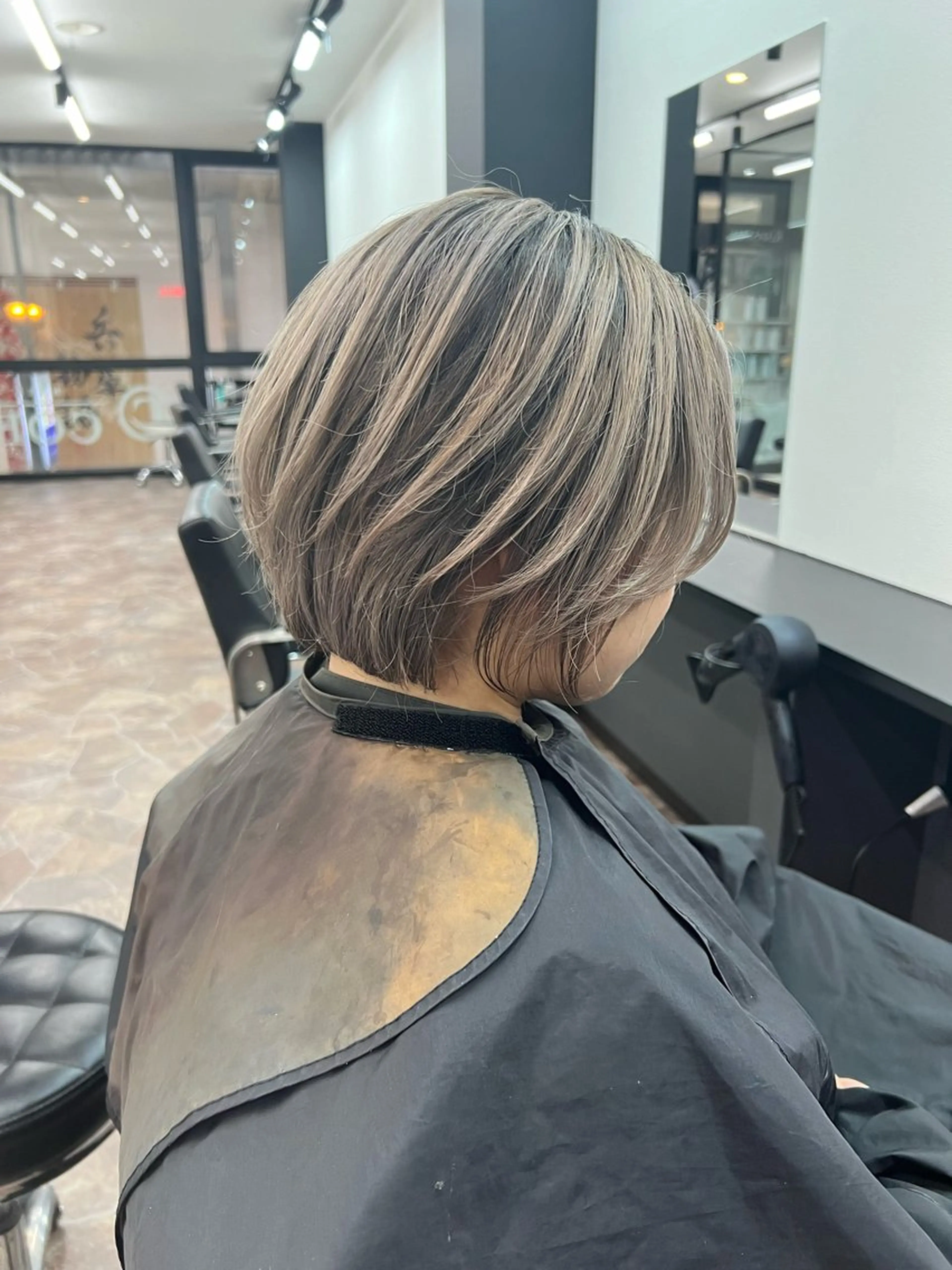 ショート レイヤーカット ショートヘア ヘアカラー トリートメント フリーダムマティーニ所属・藤本 翔己のヘアスタイル