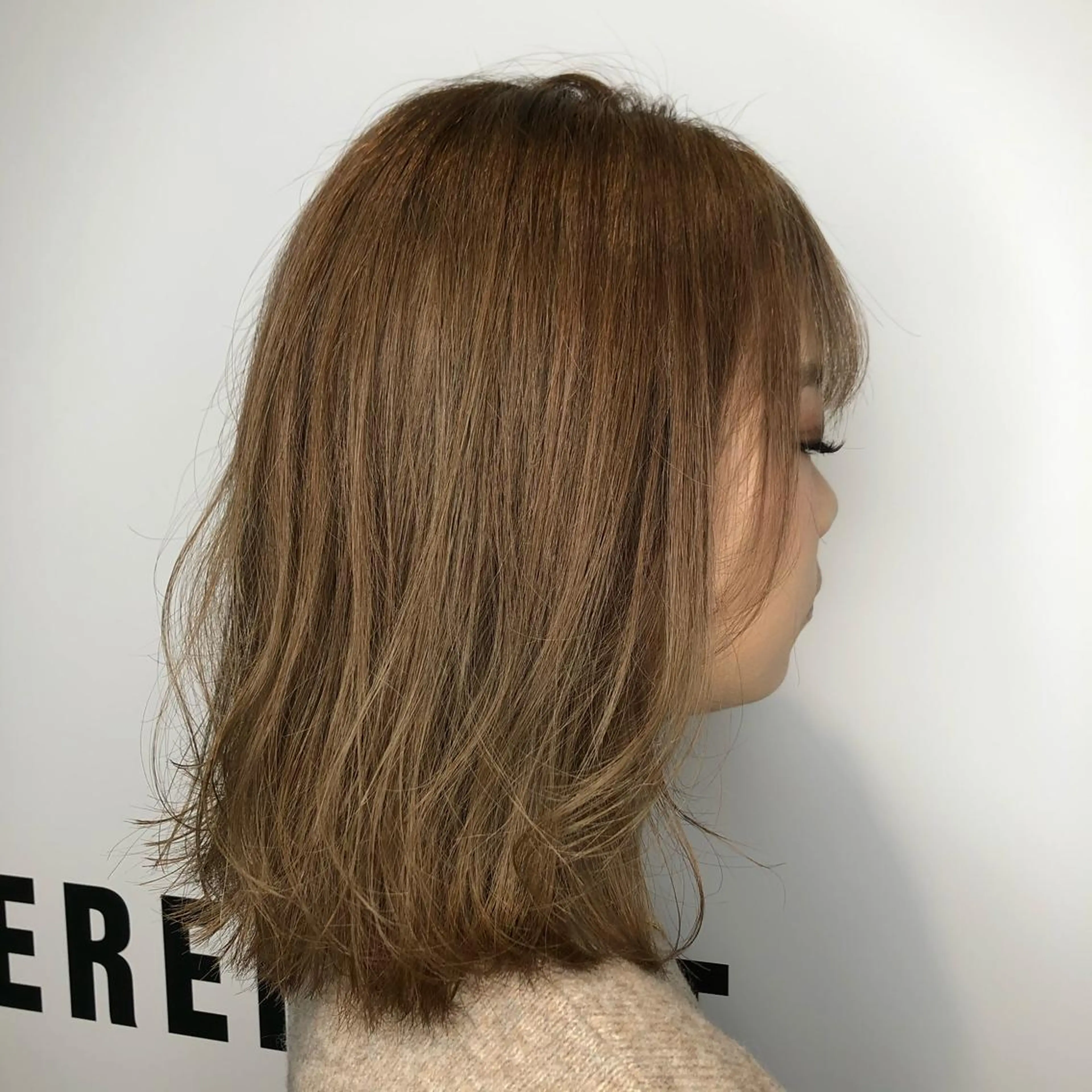 ミディアム カラー ベージュカラー ブリーチ ミルクティーベージュ ヘアカラー トリートメント 宮下 愛璃紗のヘアスタイル